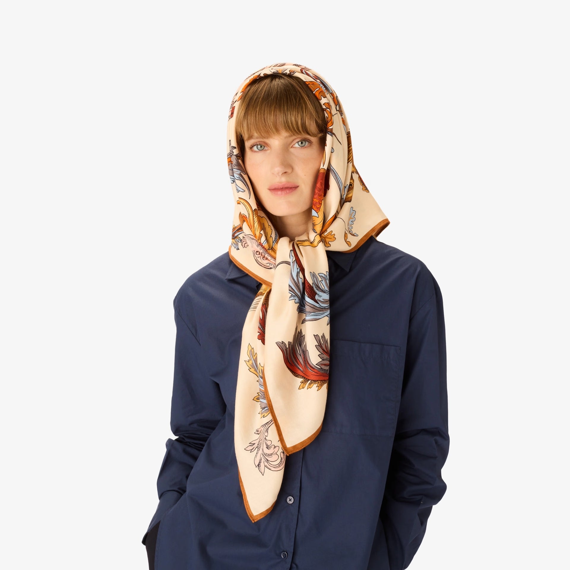 Square 100 Rococo cream scarf