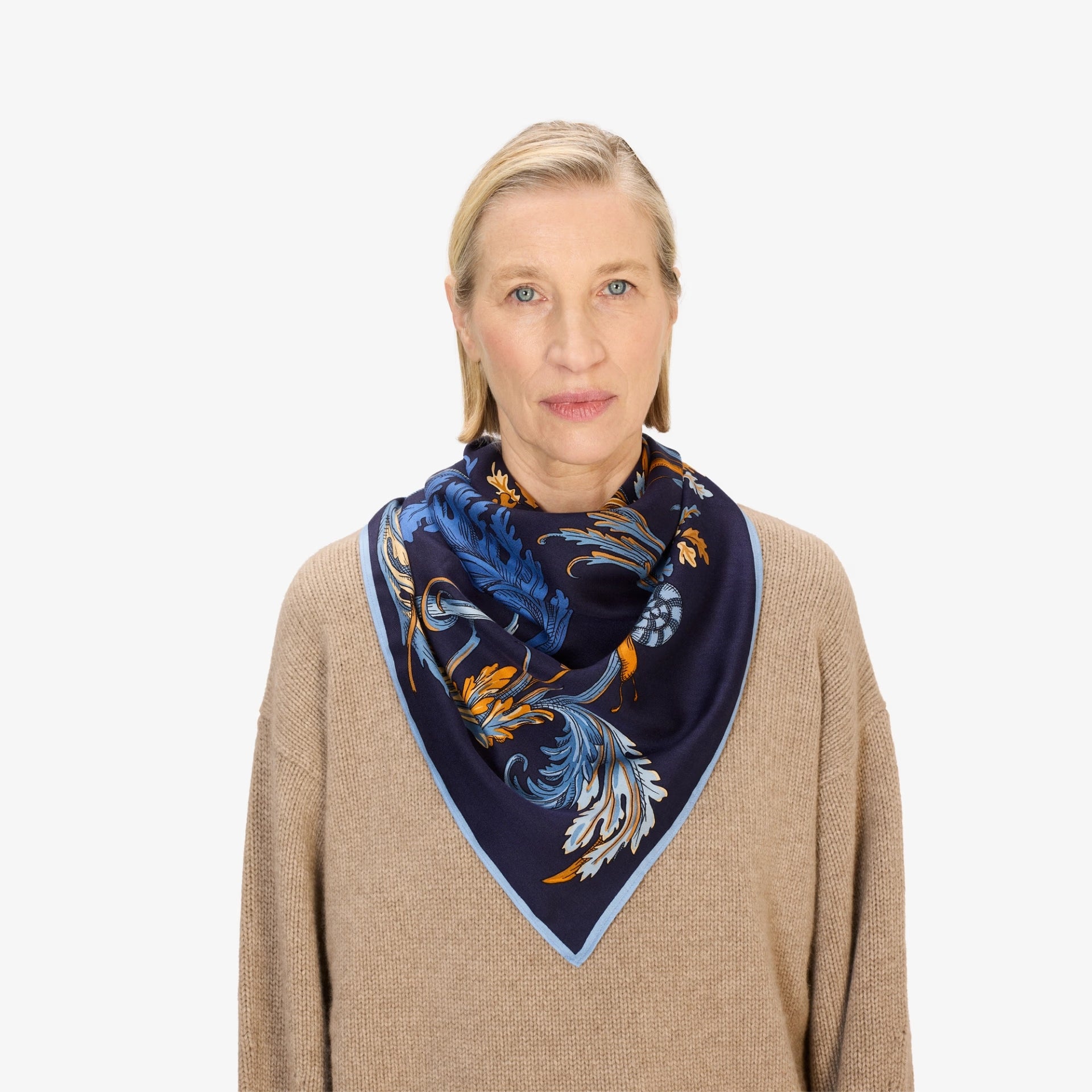 Square 100 Rococo navy scarf