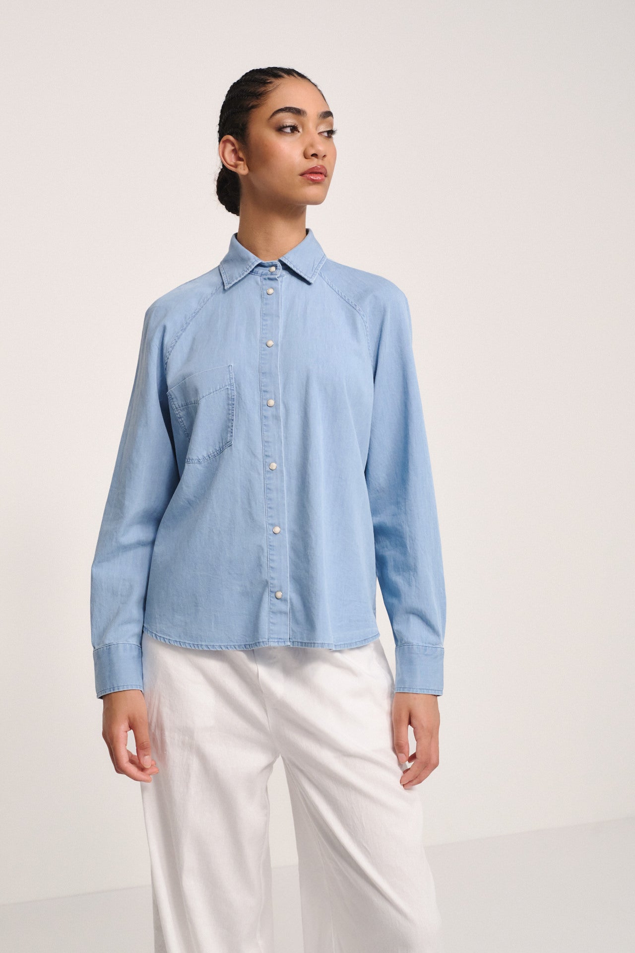 Light Blue Chambray Shirt – Soft Denim Button-Up with Relaxed Fit