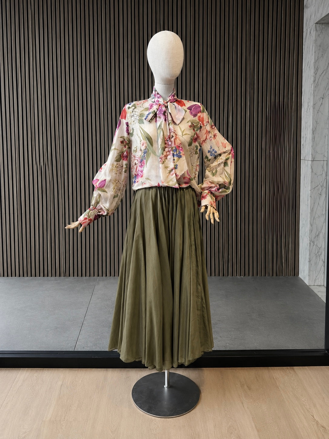 Chemisier fleuri à lavallière - Chemise élégante à manches longues pour femme