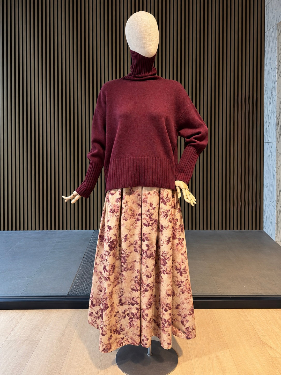 Burgundy Oversized Turtleneck Knit Sweater With Ribbed Cuffs