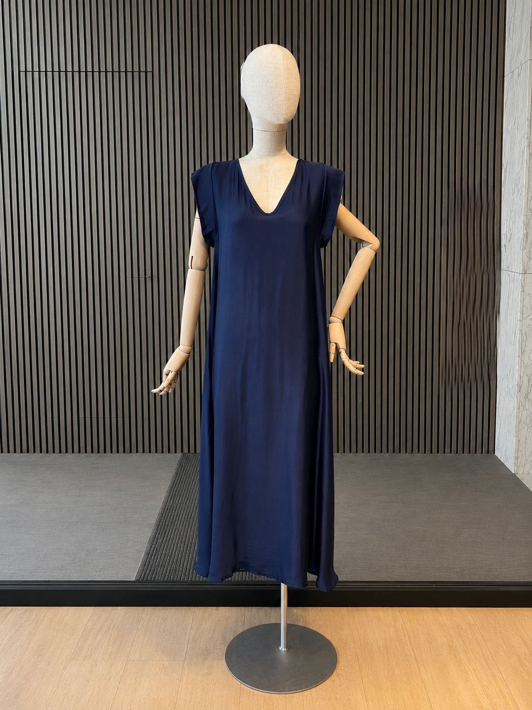 Women's Relaxed Fit Navy Blue V-Neck Maxi Dress With Cap Sleeves