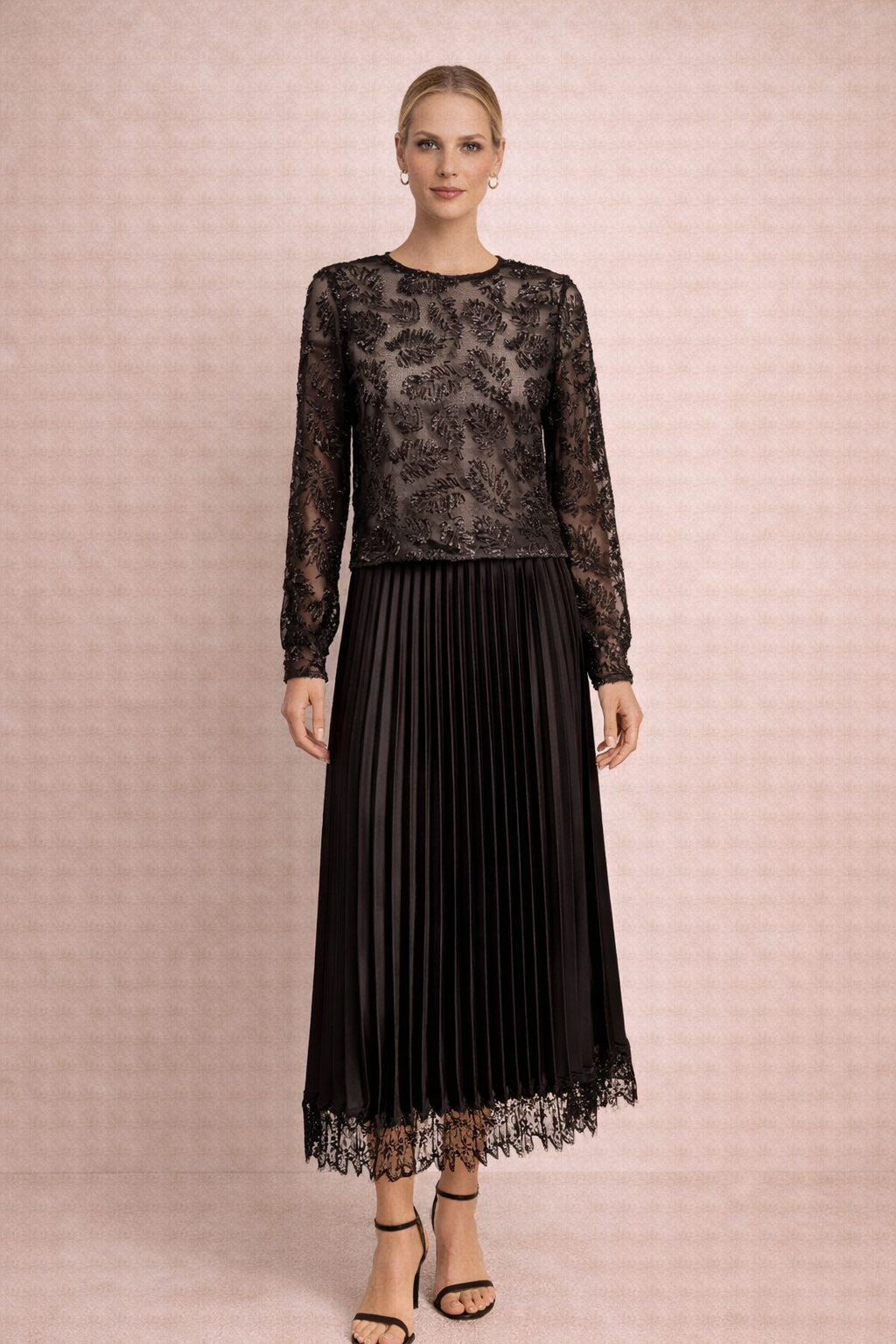 Black pleated skirt with lace ending