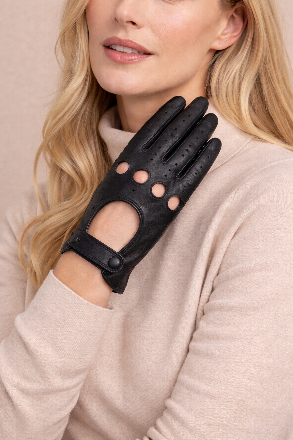 Messina Women's black leather driving gloves
