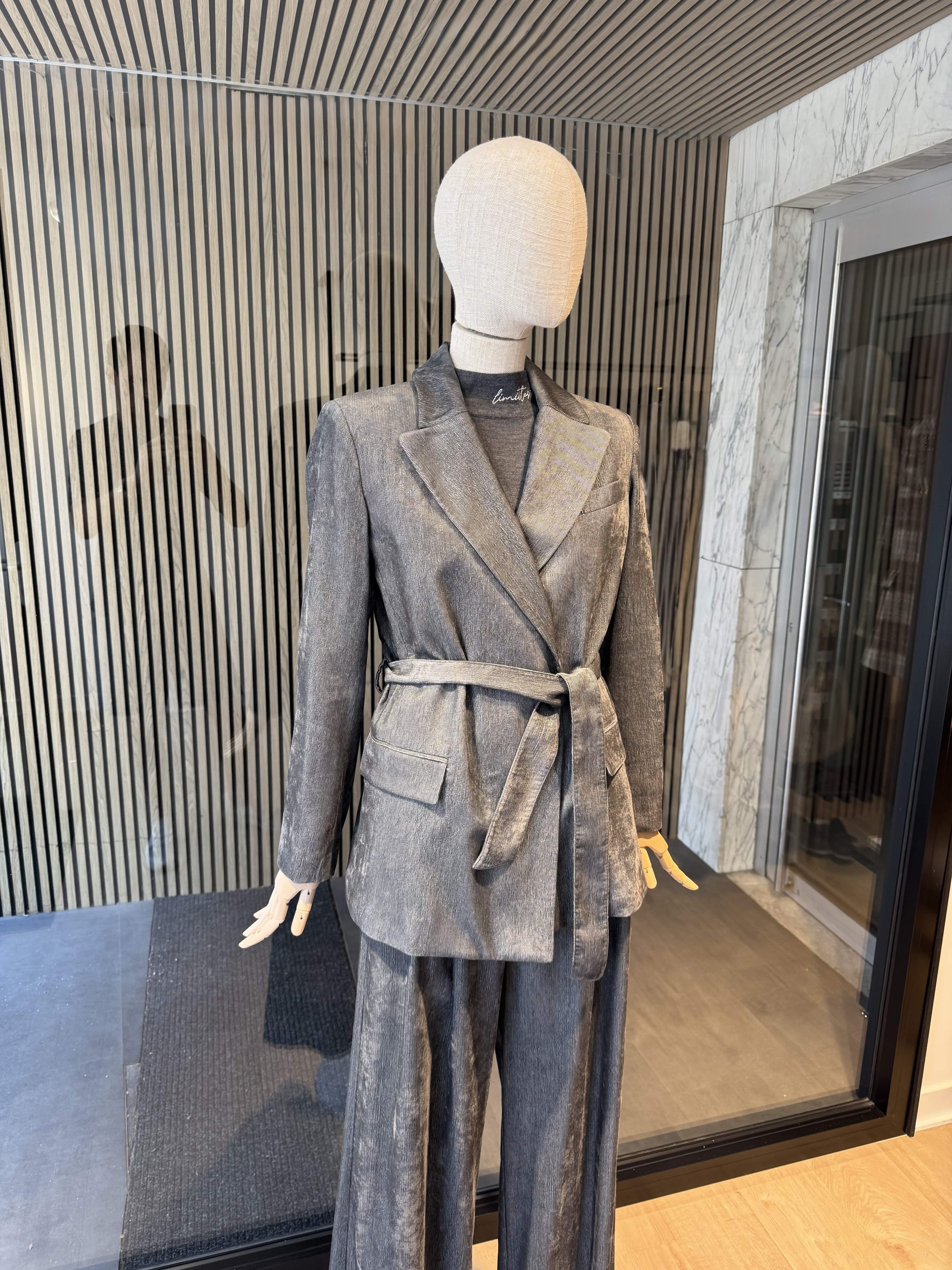 Relaxed fit corduroy jacket with silver lines