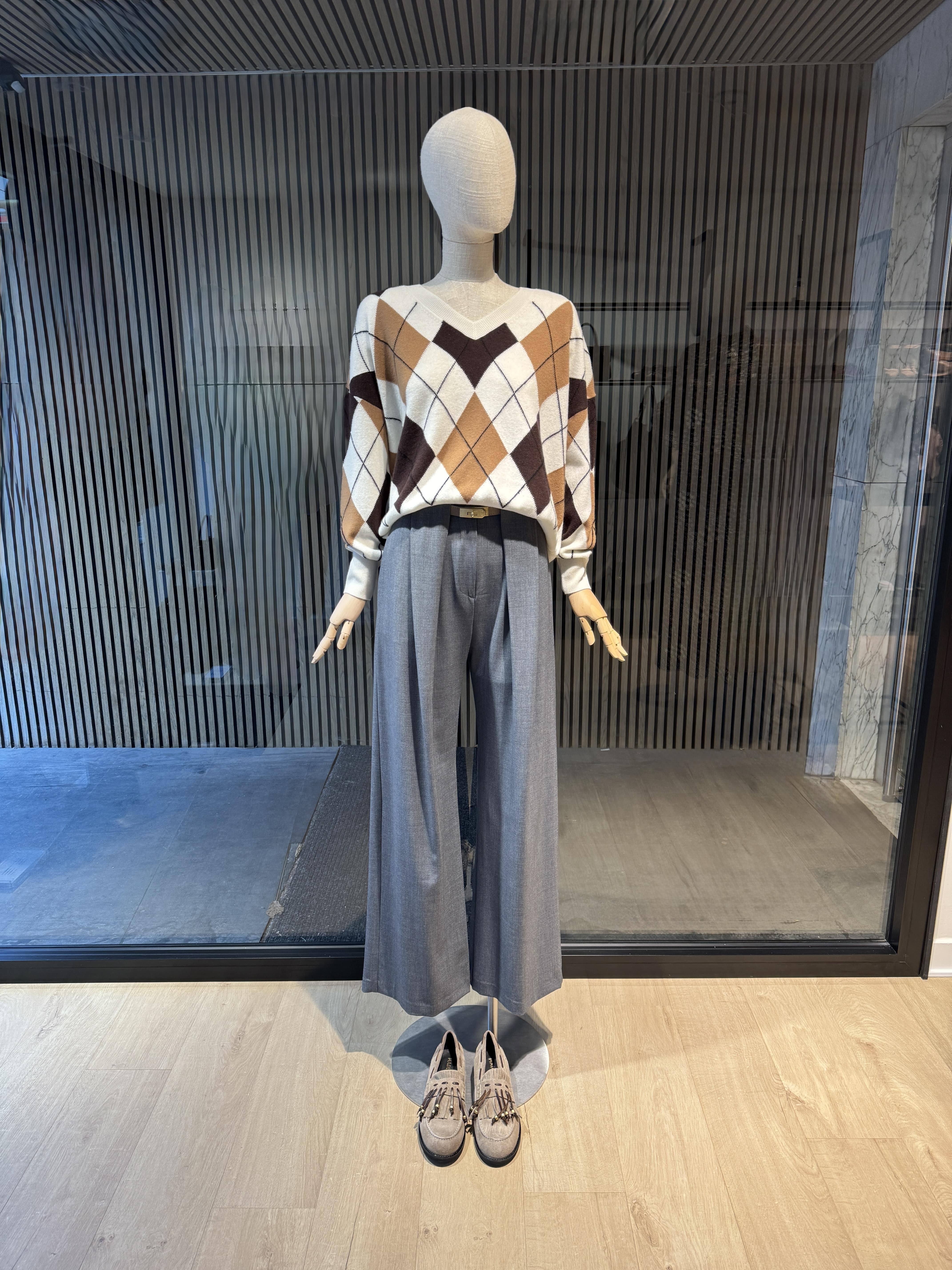 Relaxed fit wool cream/brown/camel sweater v-neck