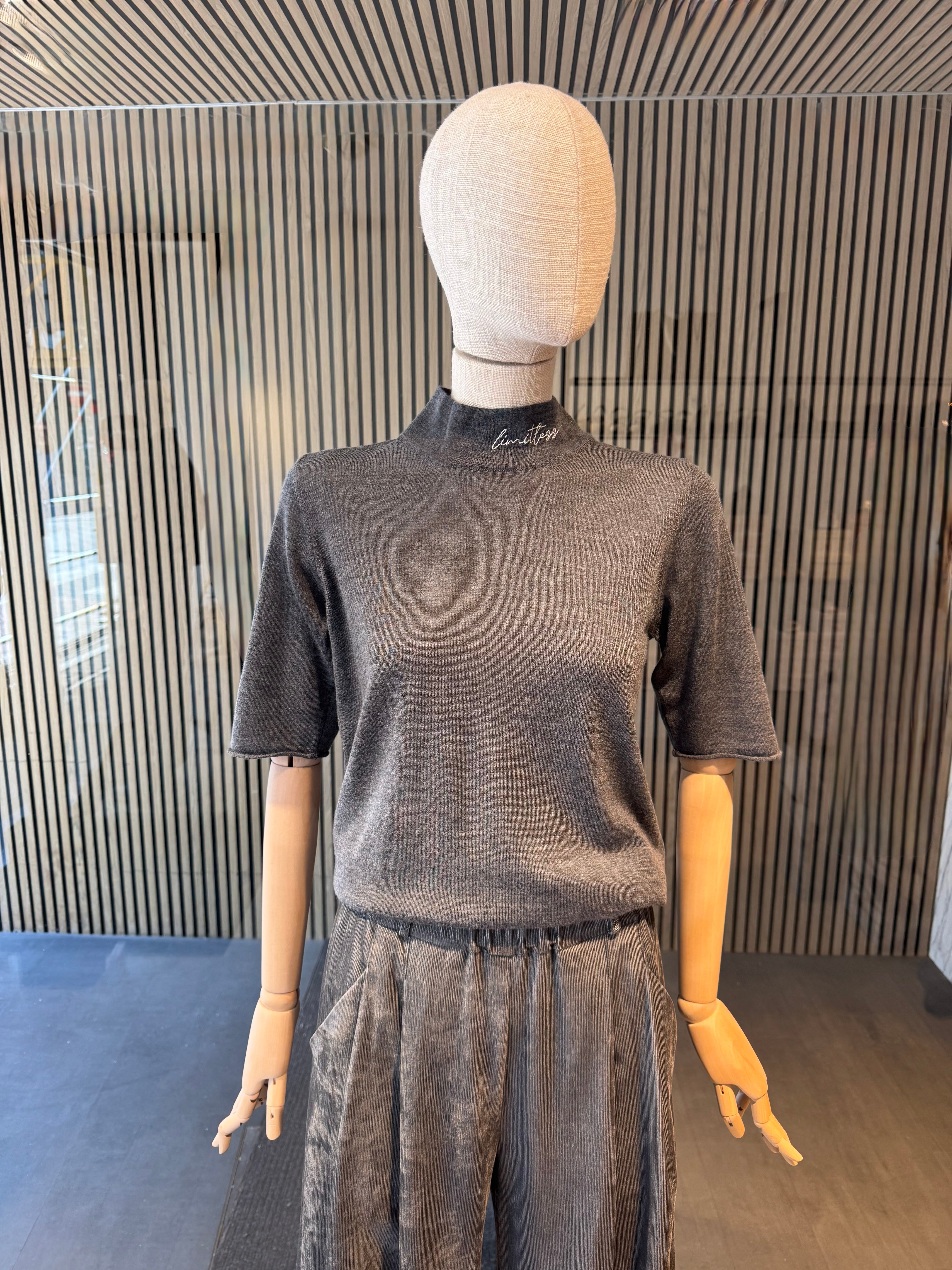 Short sleeves knit top