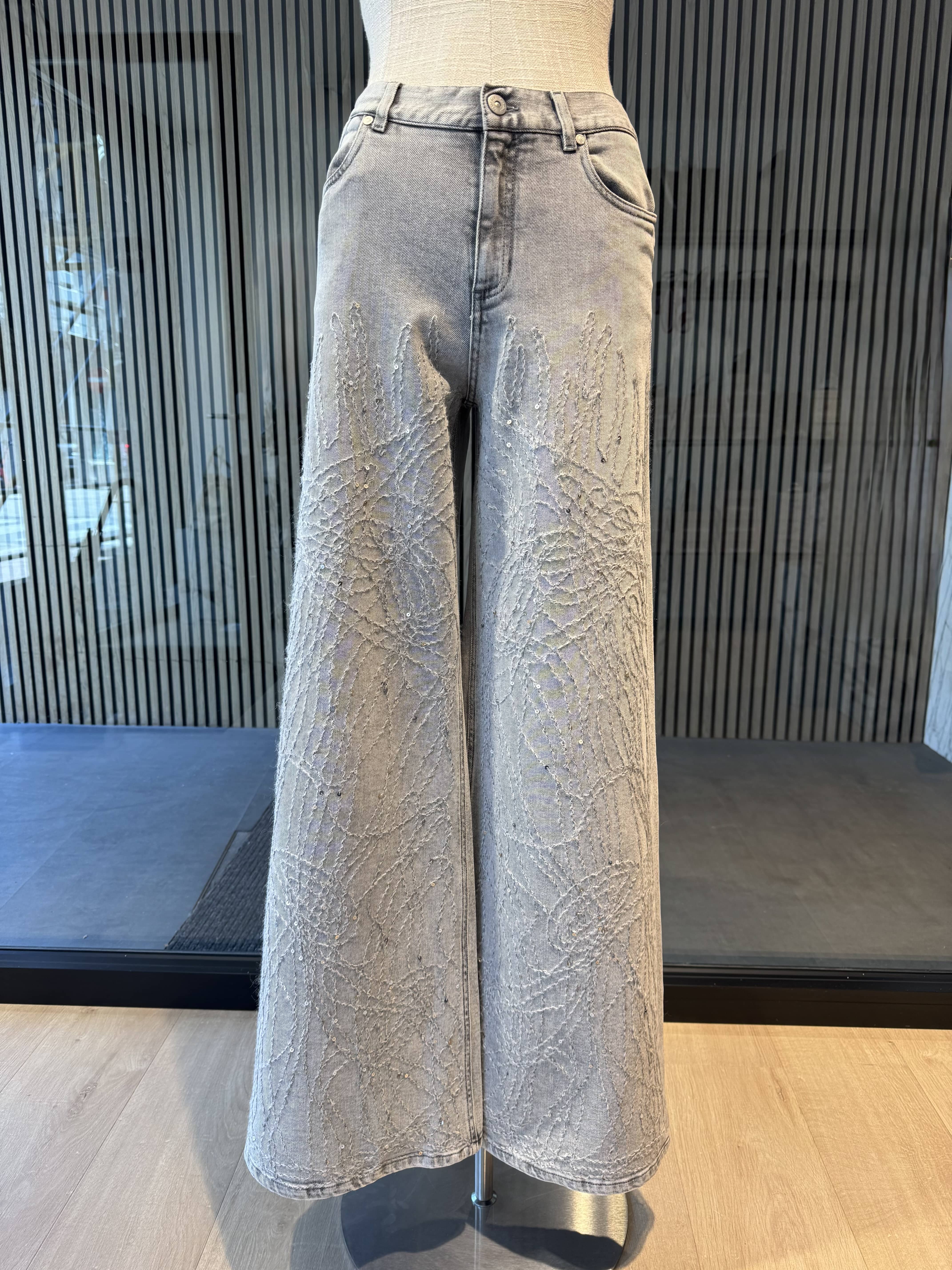 Flare jeans with front embroidery