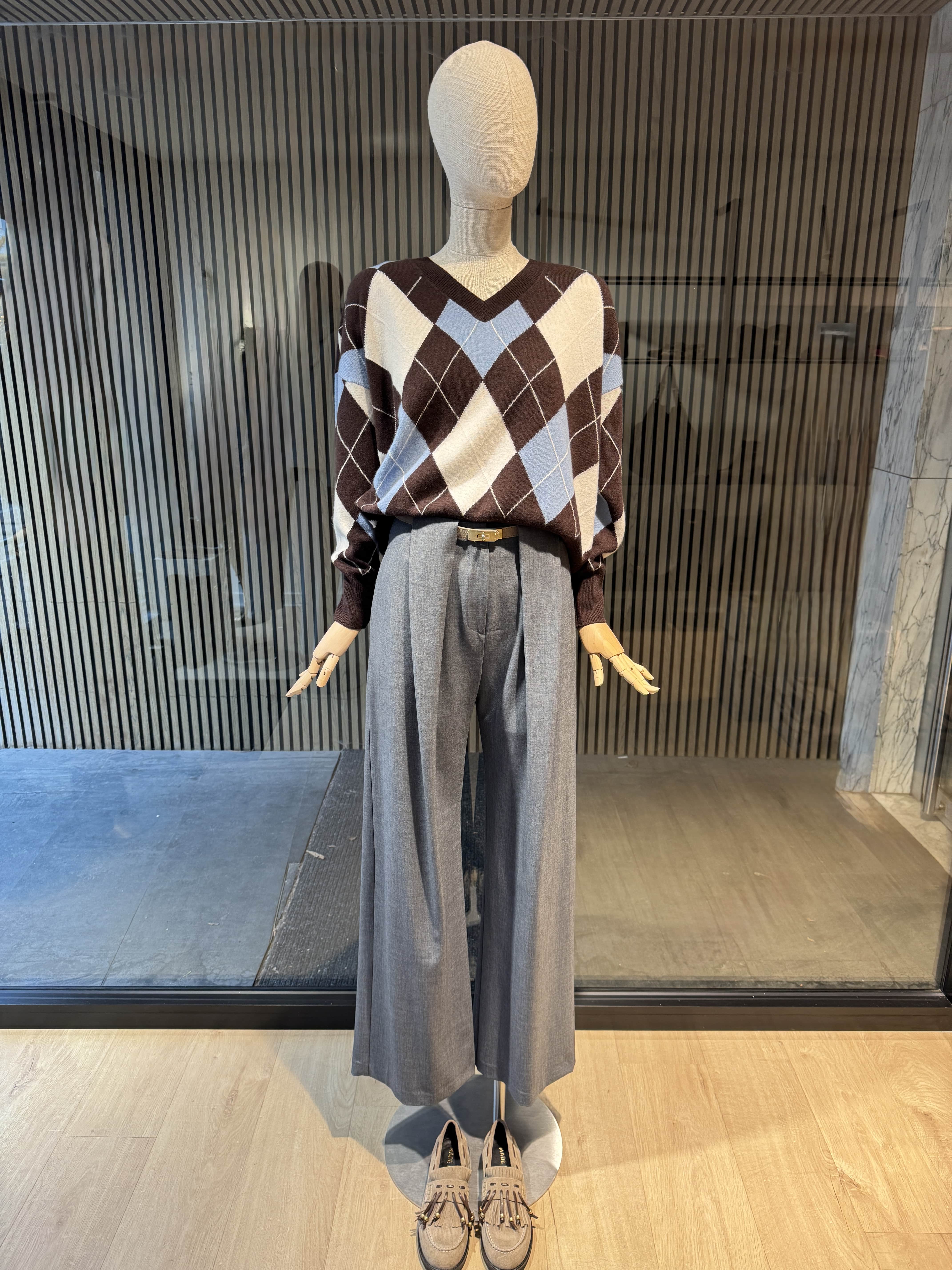 Relaxed fit brown/blue/white v-neck sweater