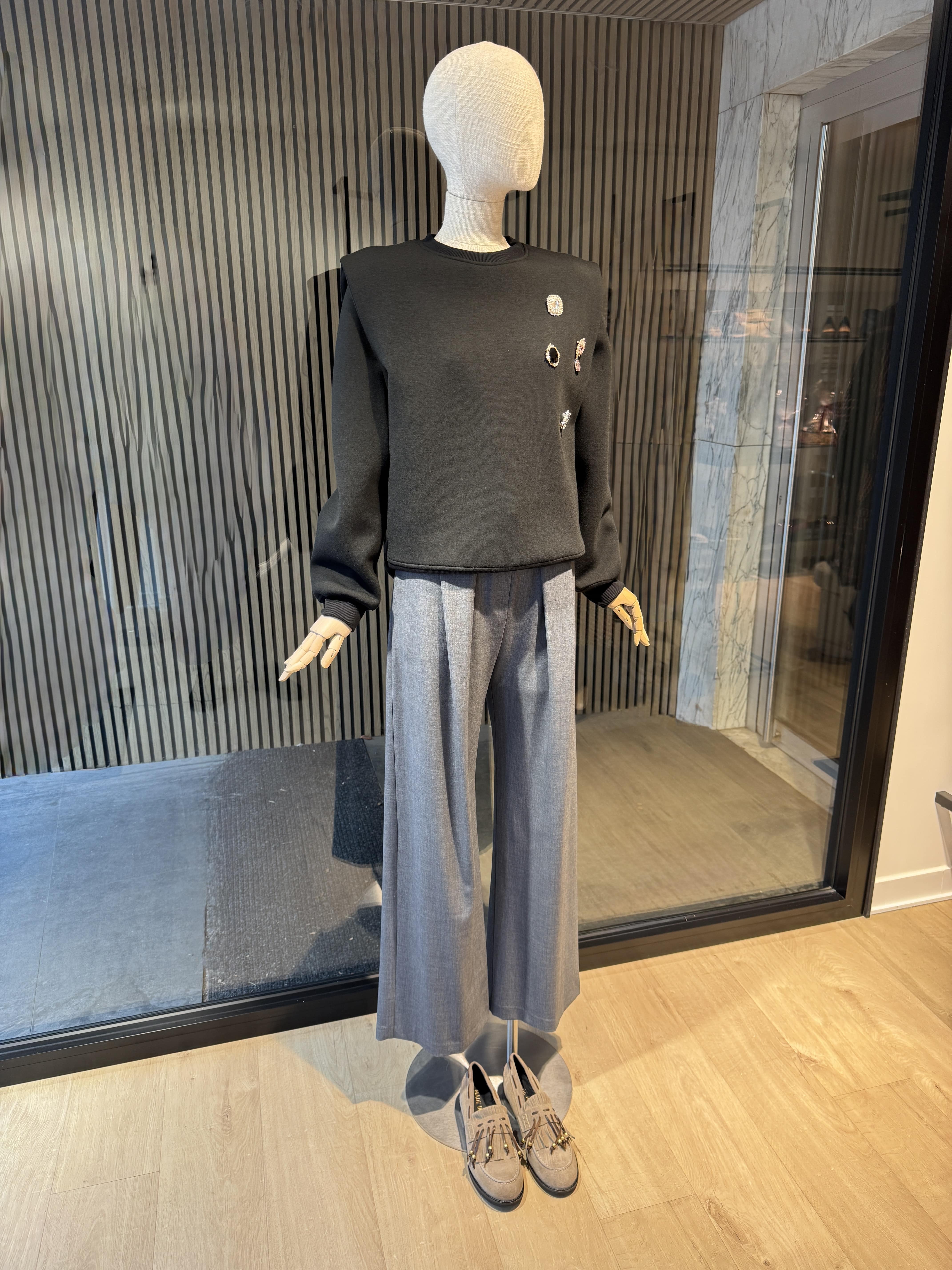 Relaxed fit black sweatshirt with crystal accessories