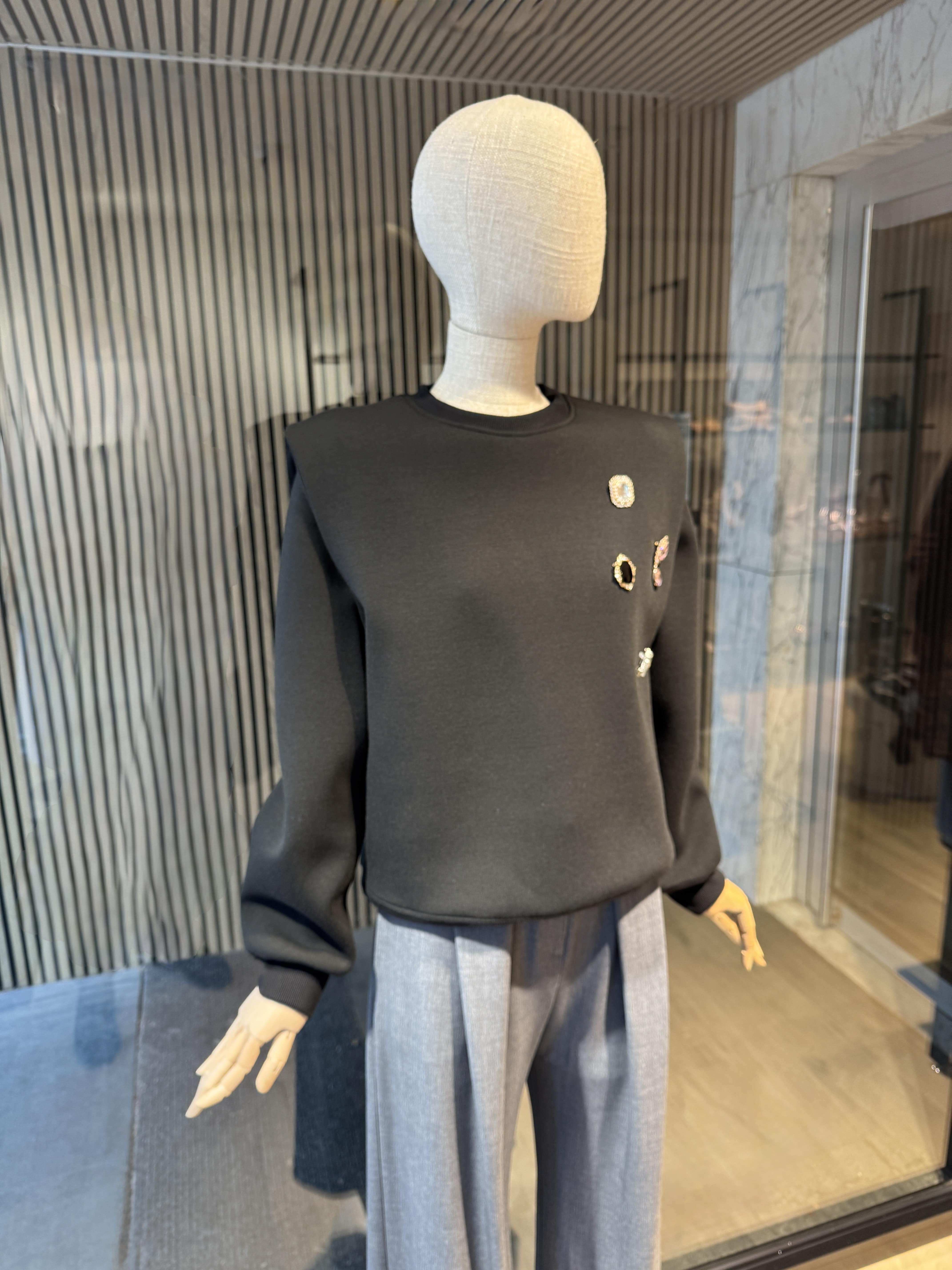 Relaxed fit black sweatshirt with crystal accessories