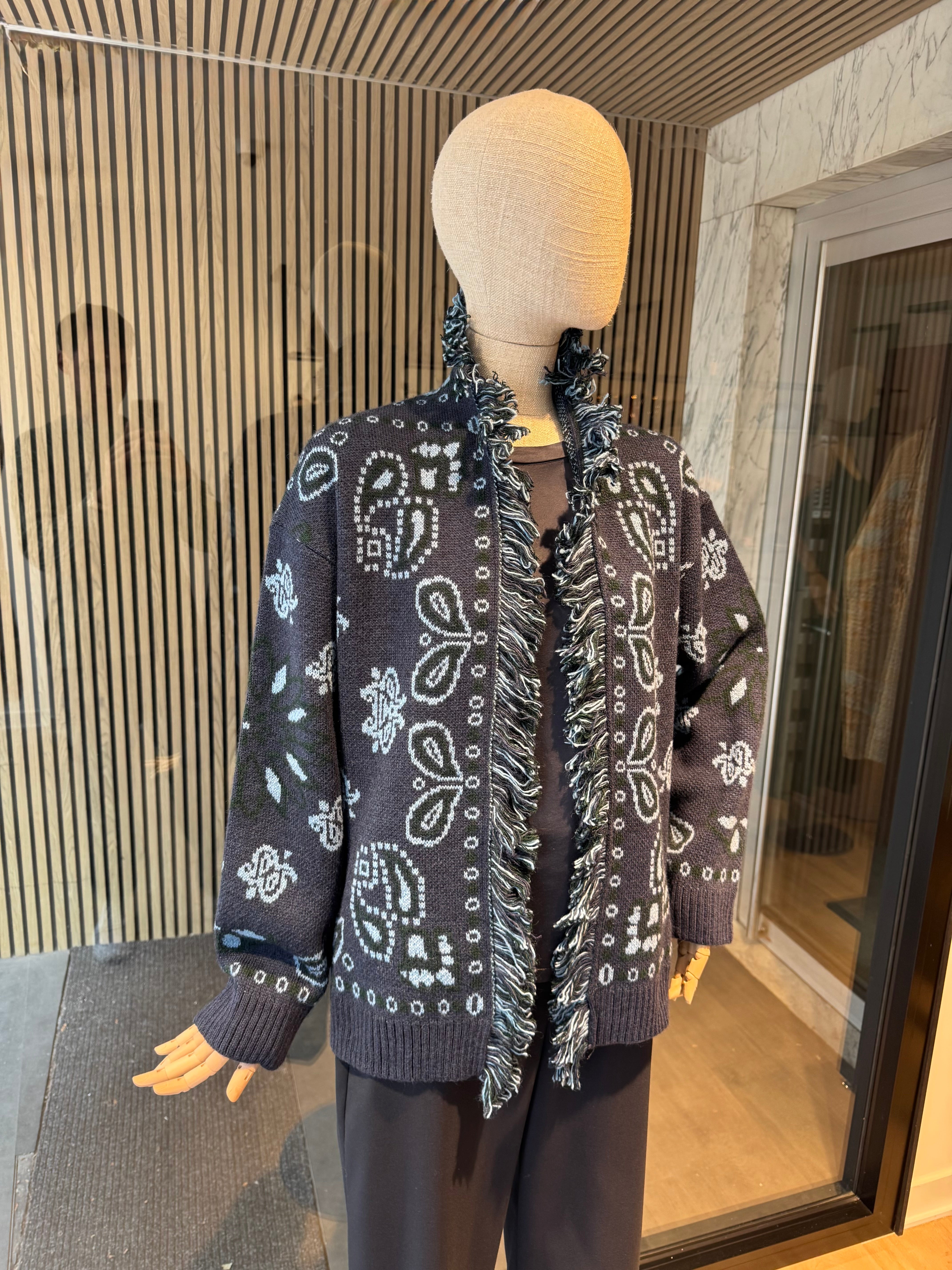 Cardigan in paisley print