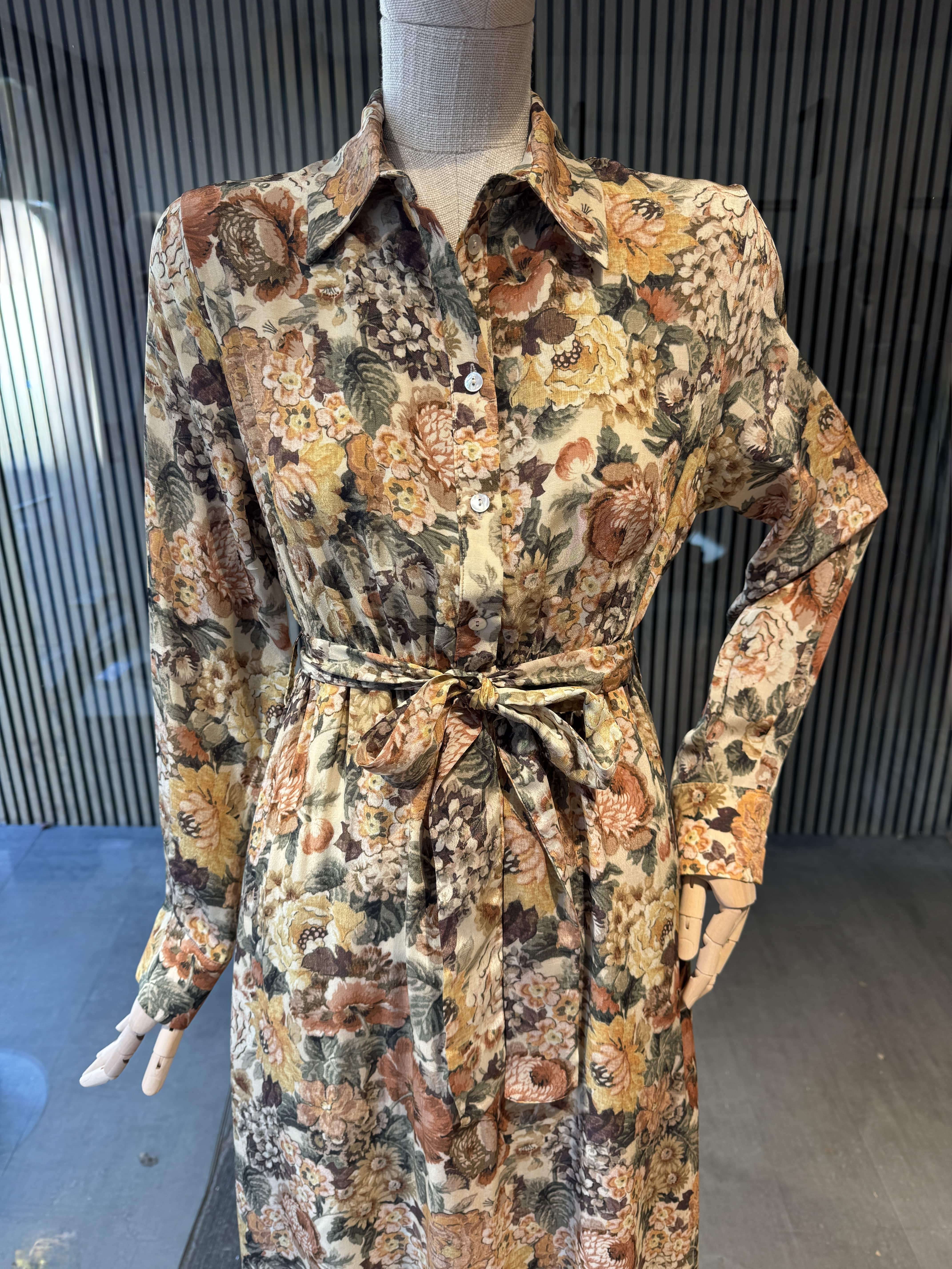 Long floral dress with a belt