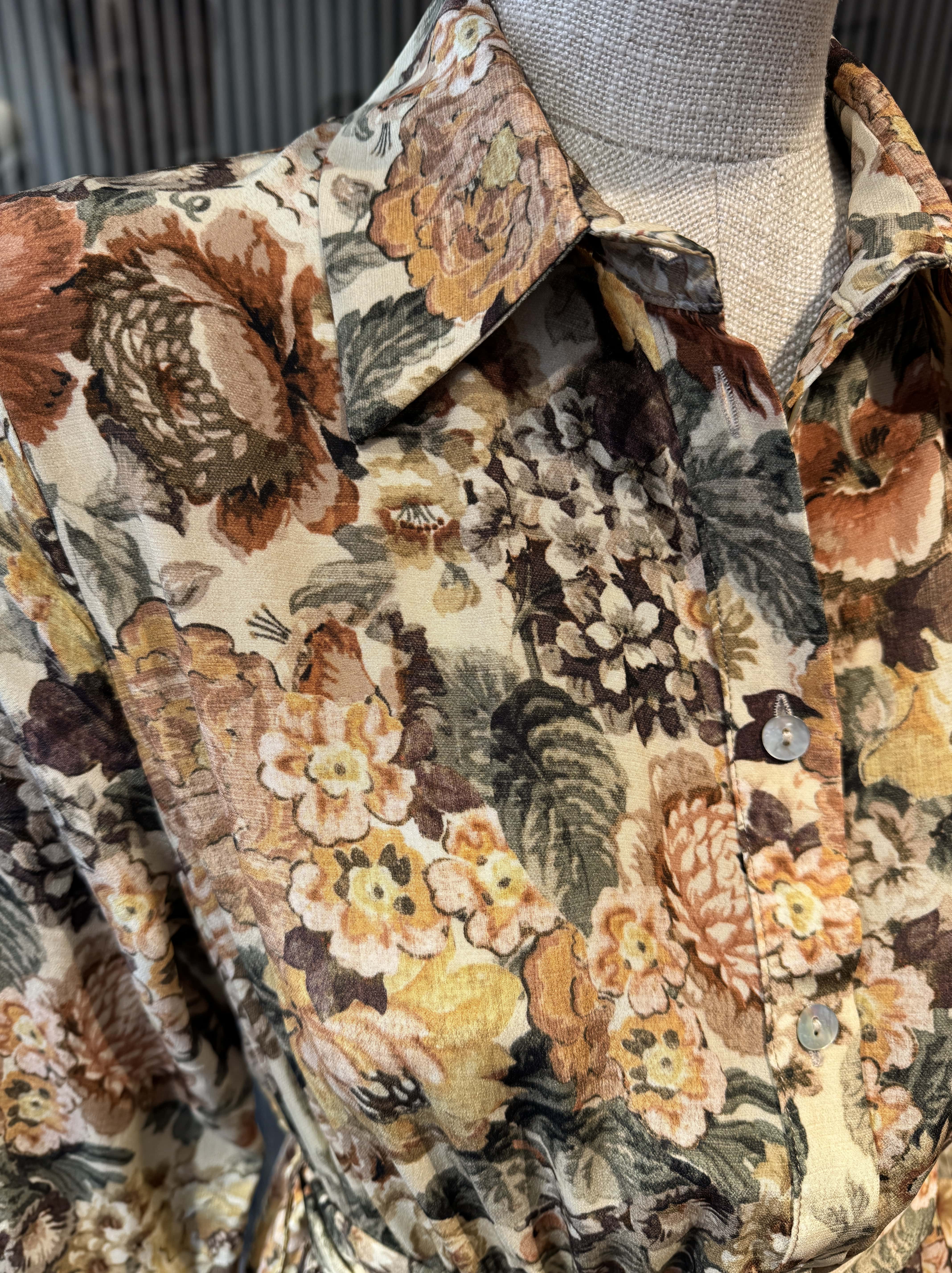 Long floral dress with a belt