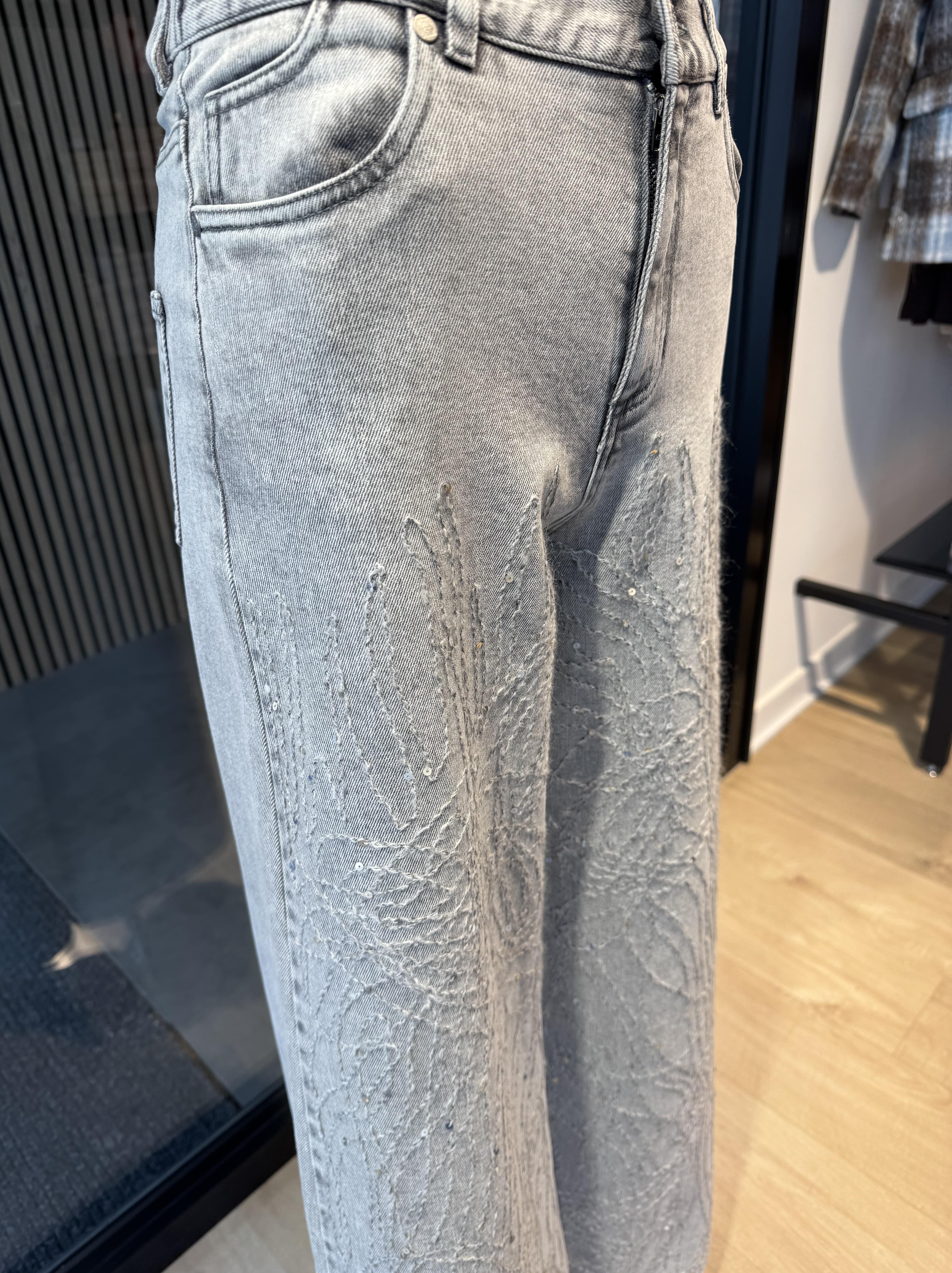 Flare jeans with front embroidery