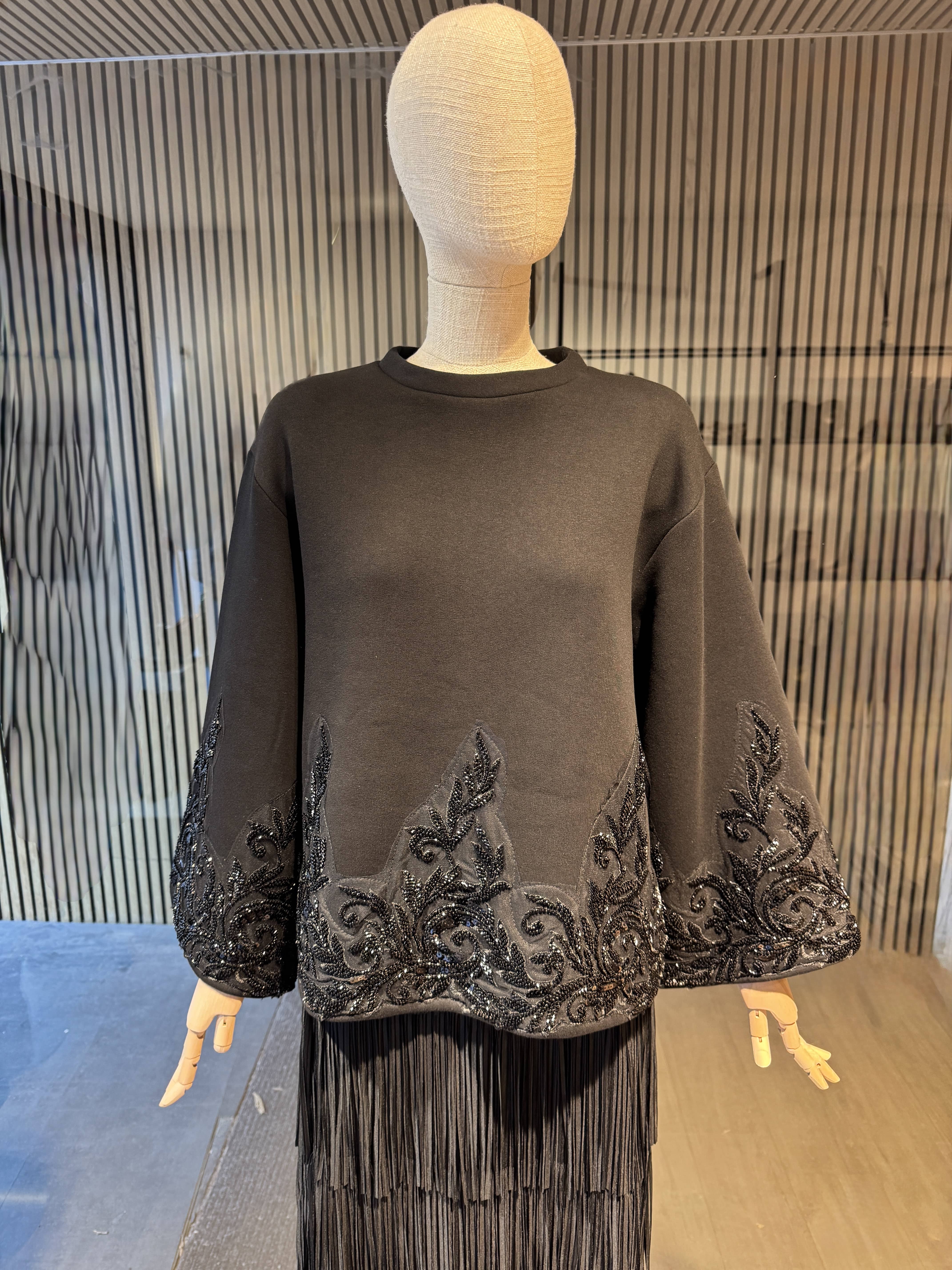 Relaxed fit black sweatshirt with black embroideries