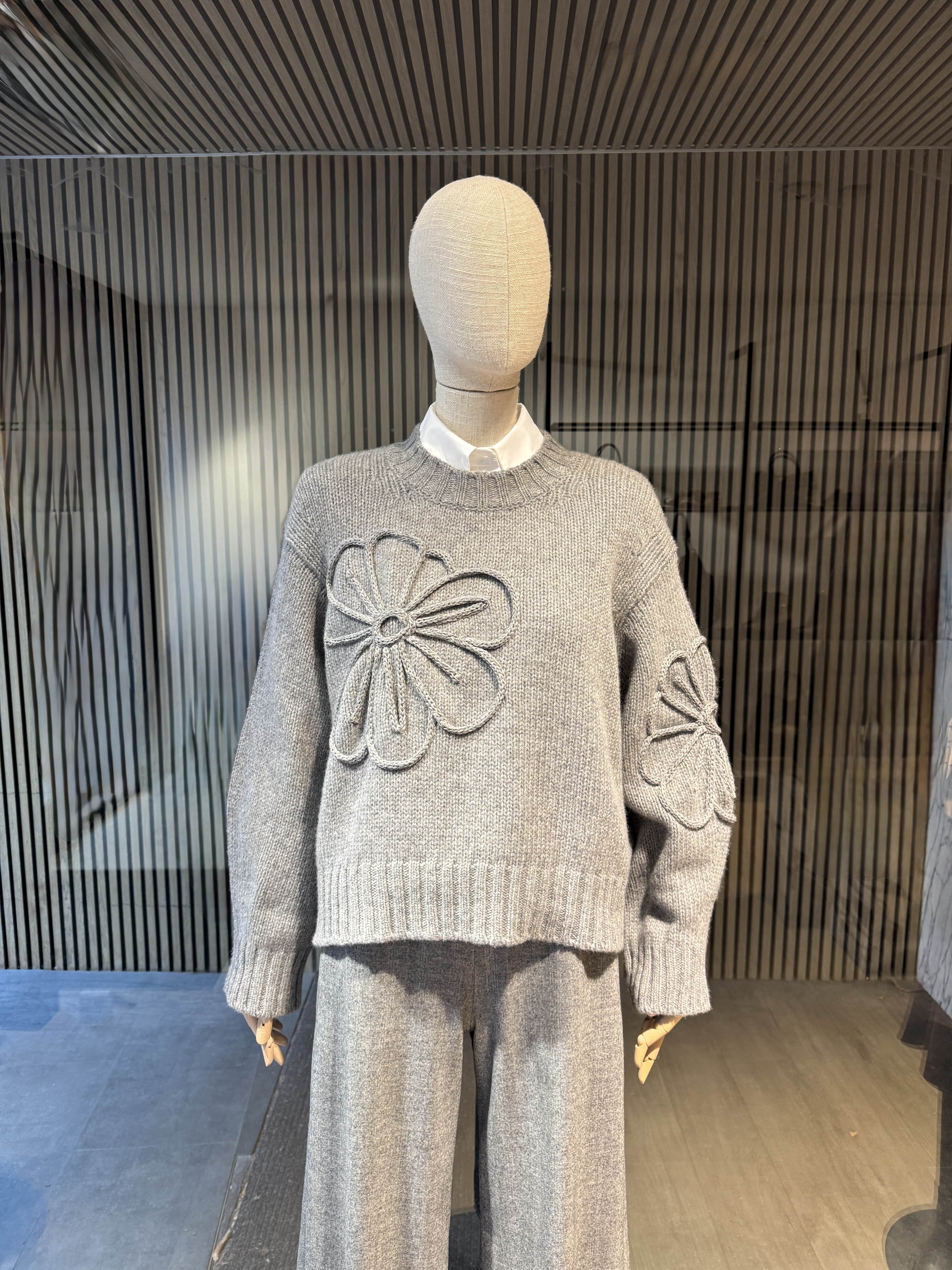 Relaxed fit grey sweater with knit embroideries