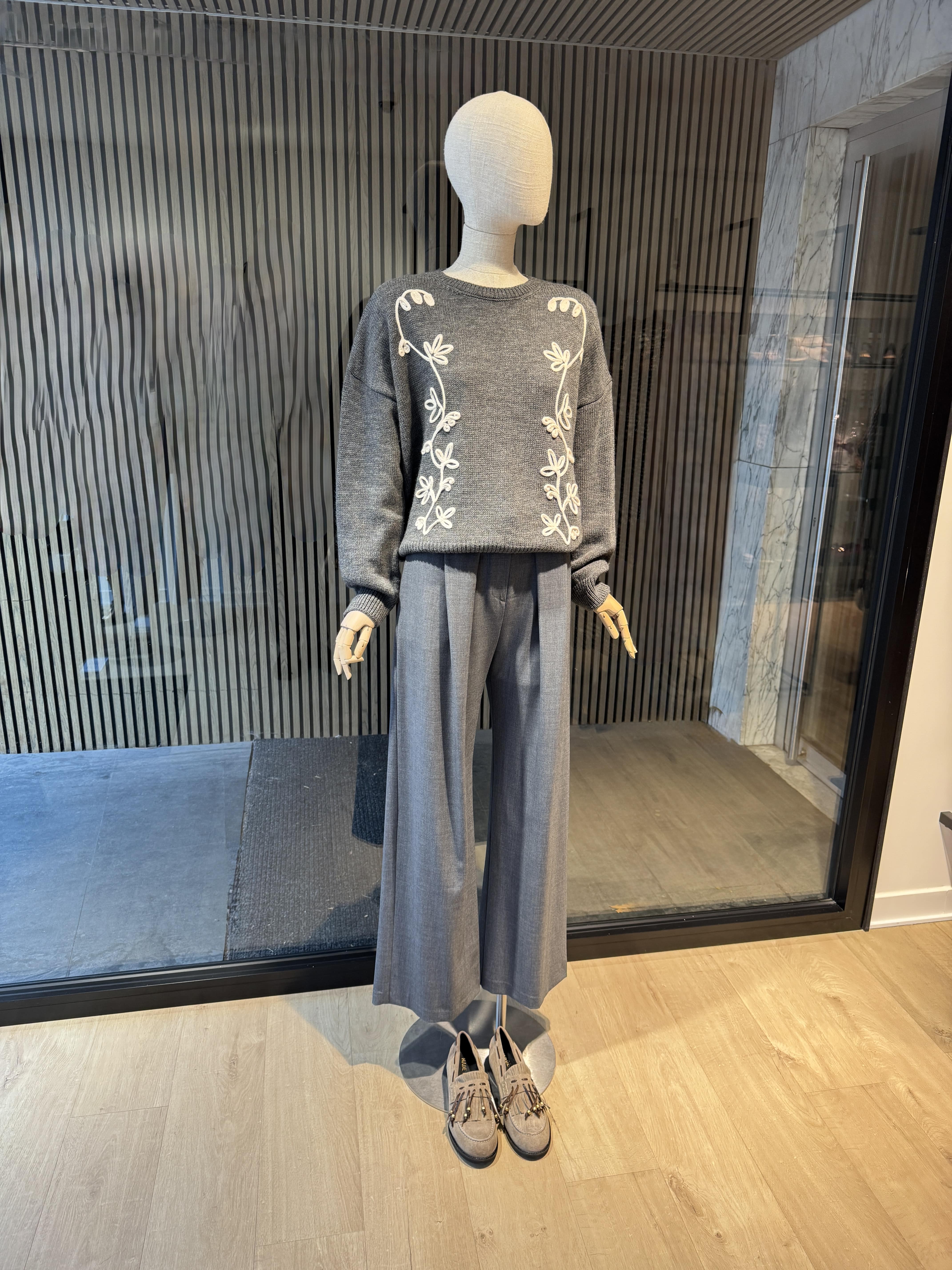 relaxed fit grey sweater with white embroideries