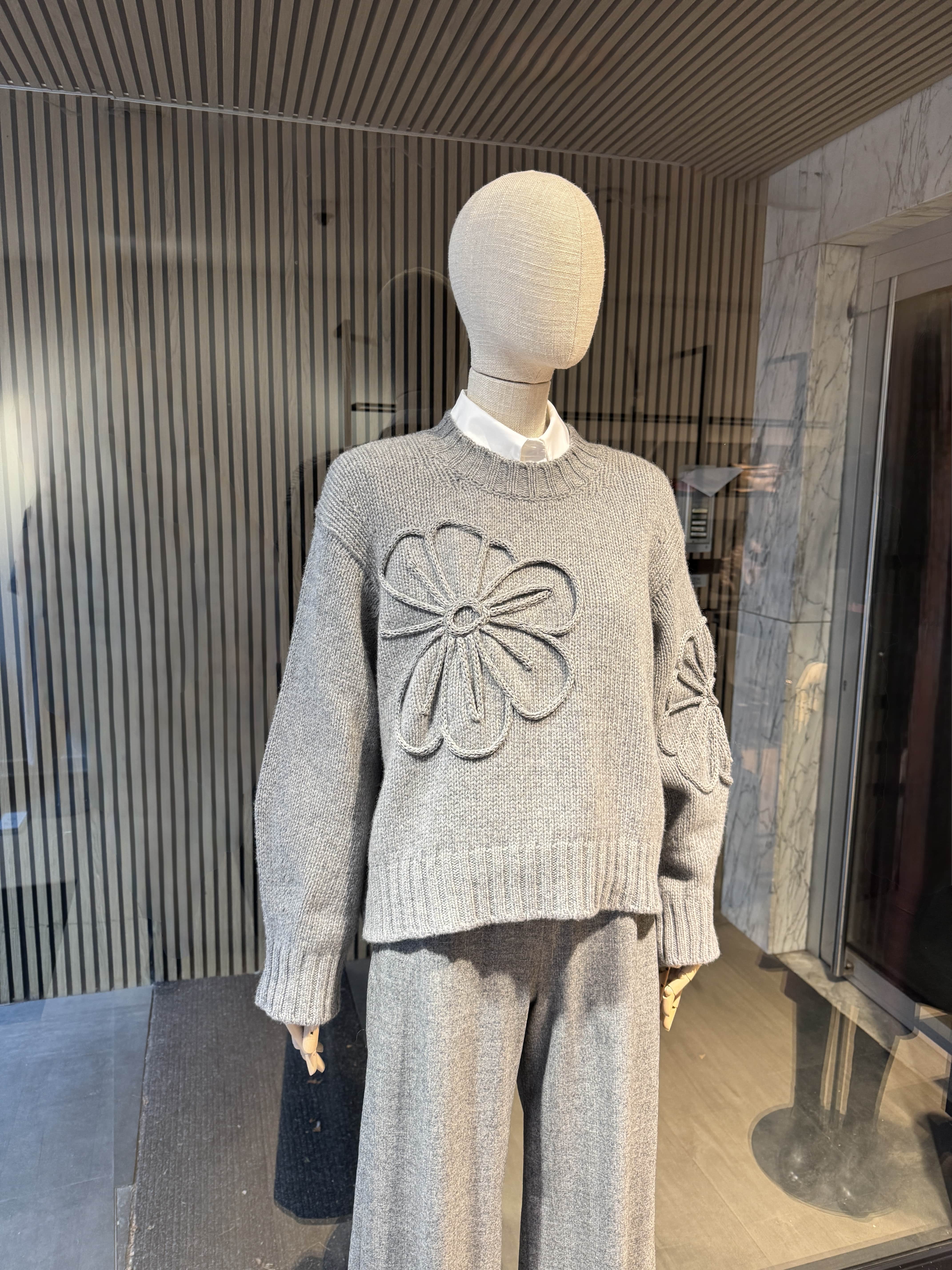 Relaxed fit grey sweater with knit embroideries