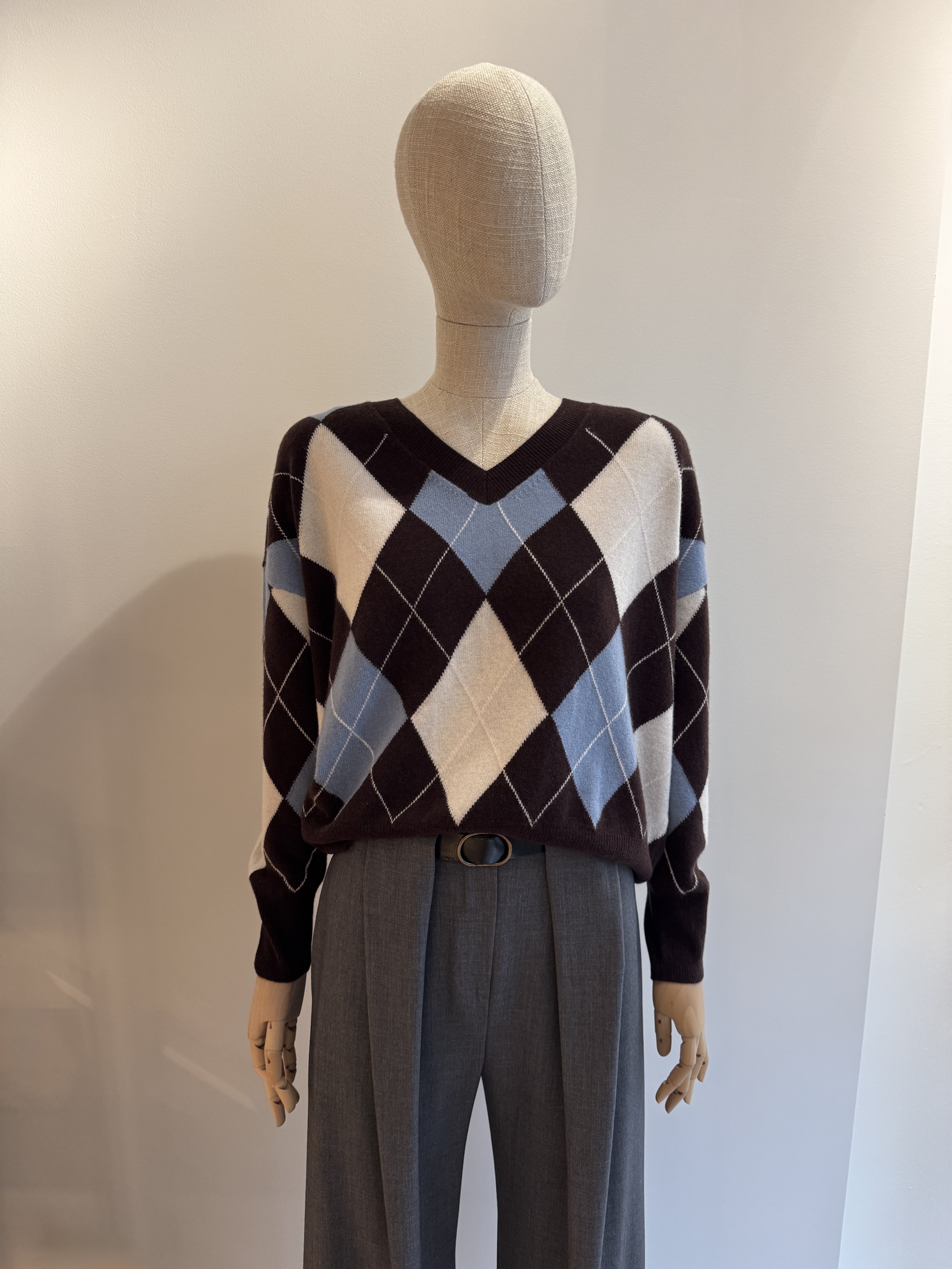 Relaxed fit brown/blue/white v-neck sweater