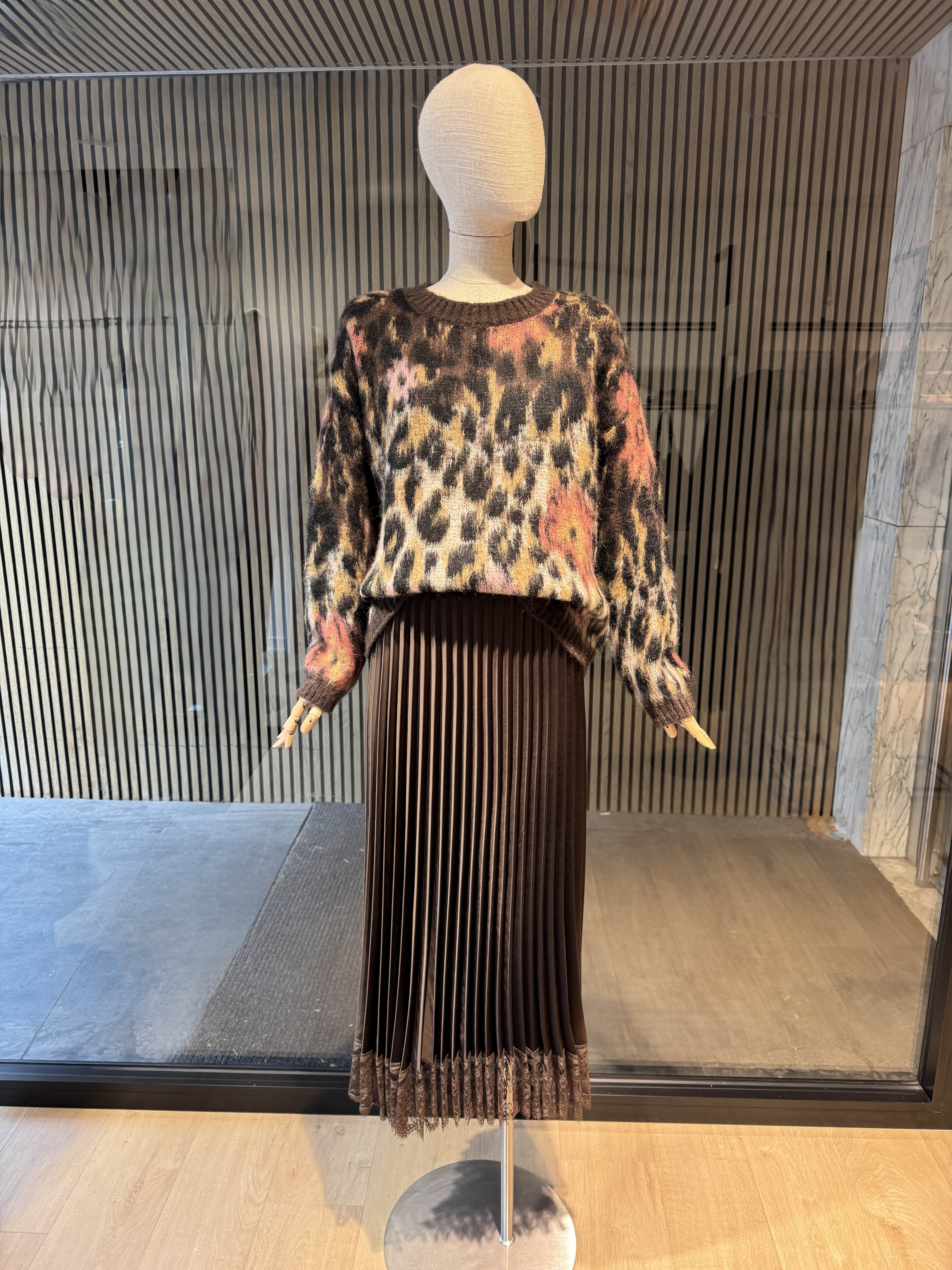 Long brown pleated skirt with lace