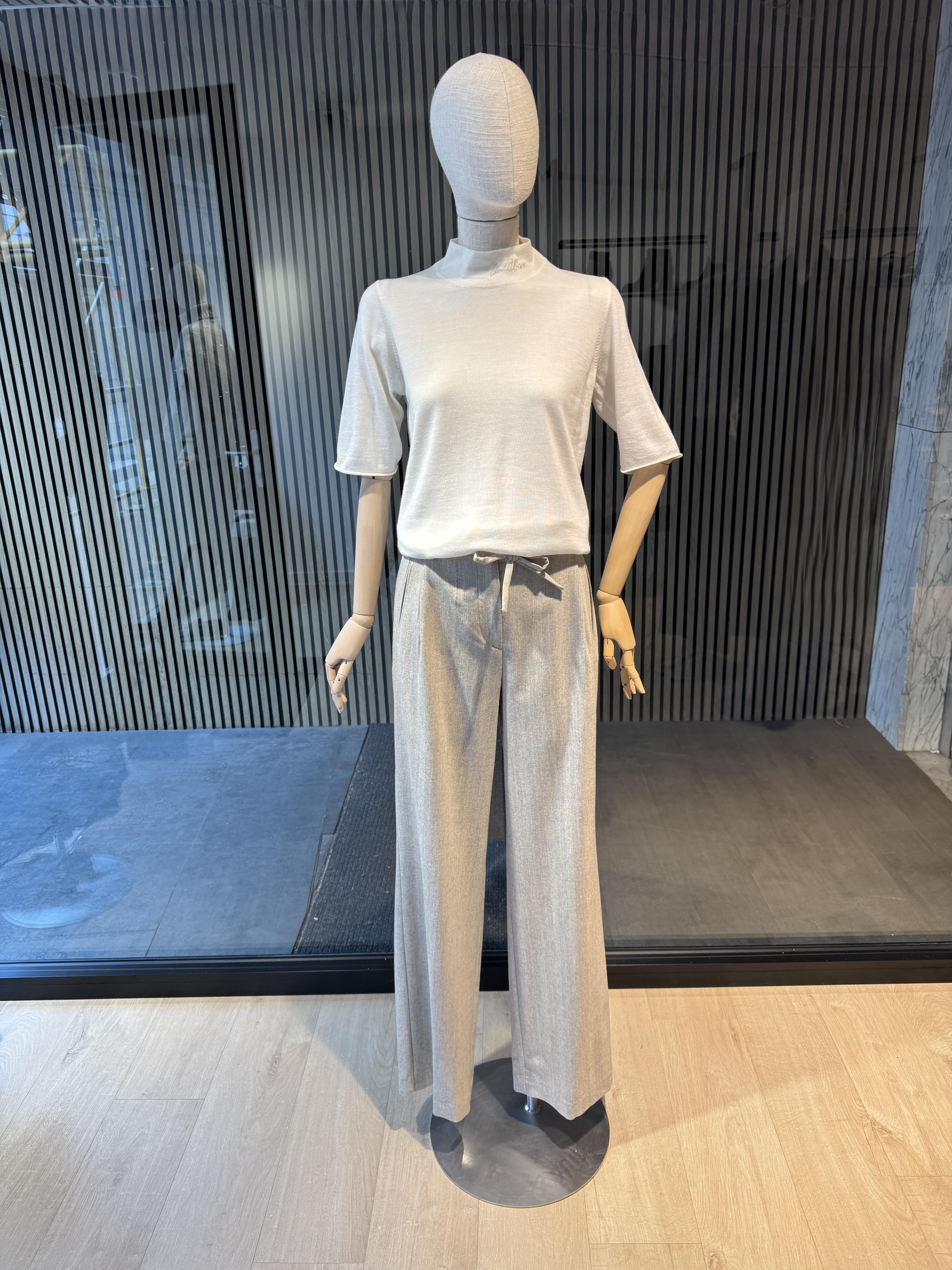 Short sleeves cream knit top