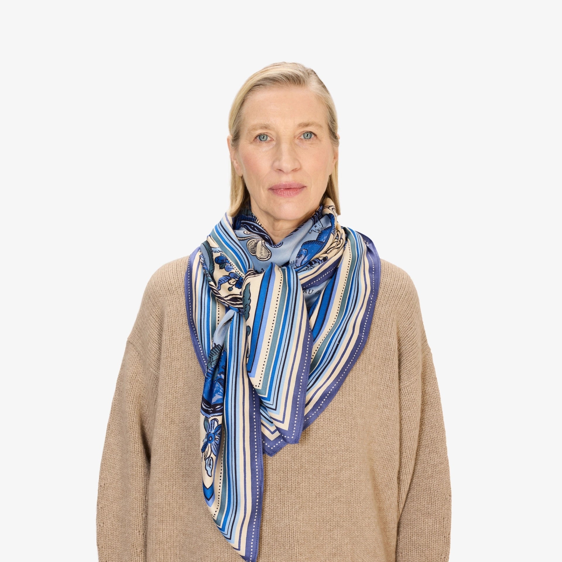Square 130 Chance Inoui blue scarf
