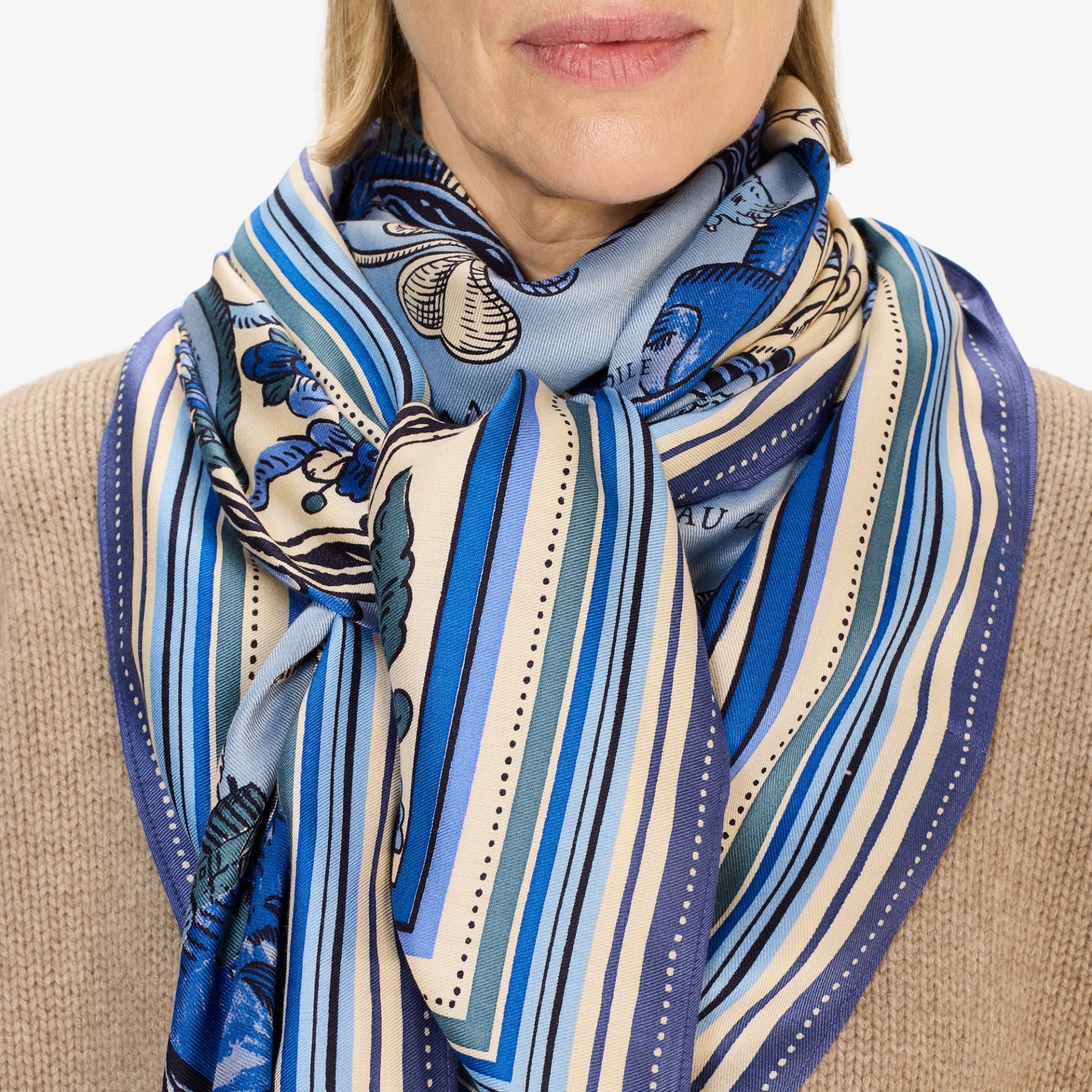 Square 130 Chance Inoui blue scarf