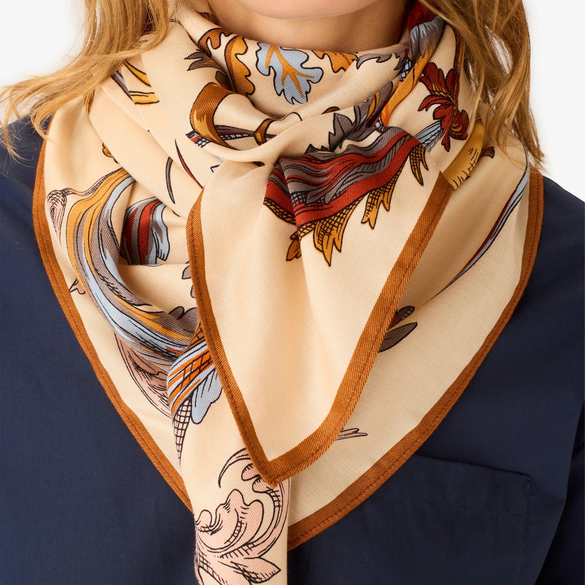 Square 100 Rococo cream scarf