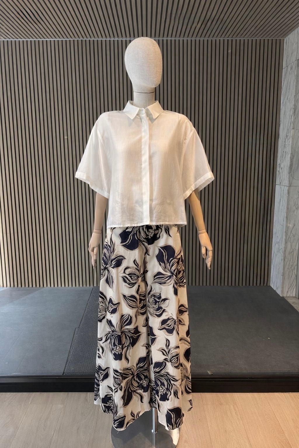 Women's Black & Beige Floral Wide Leg Trousers