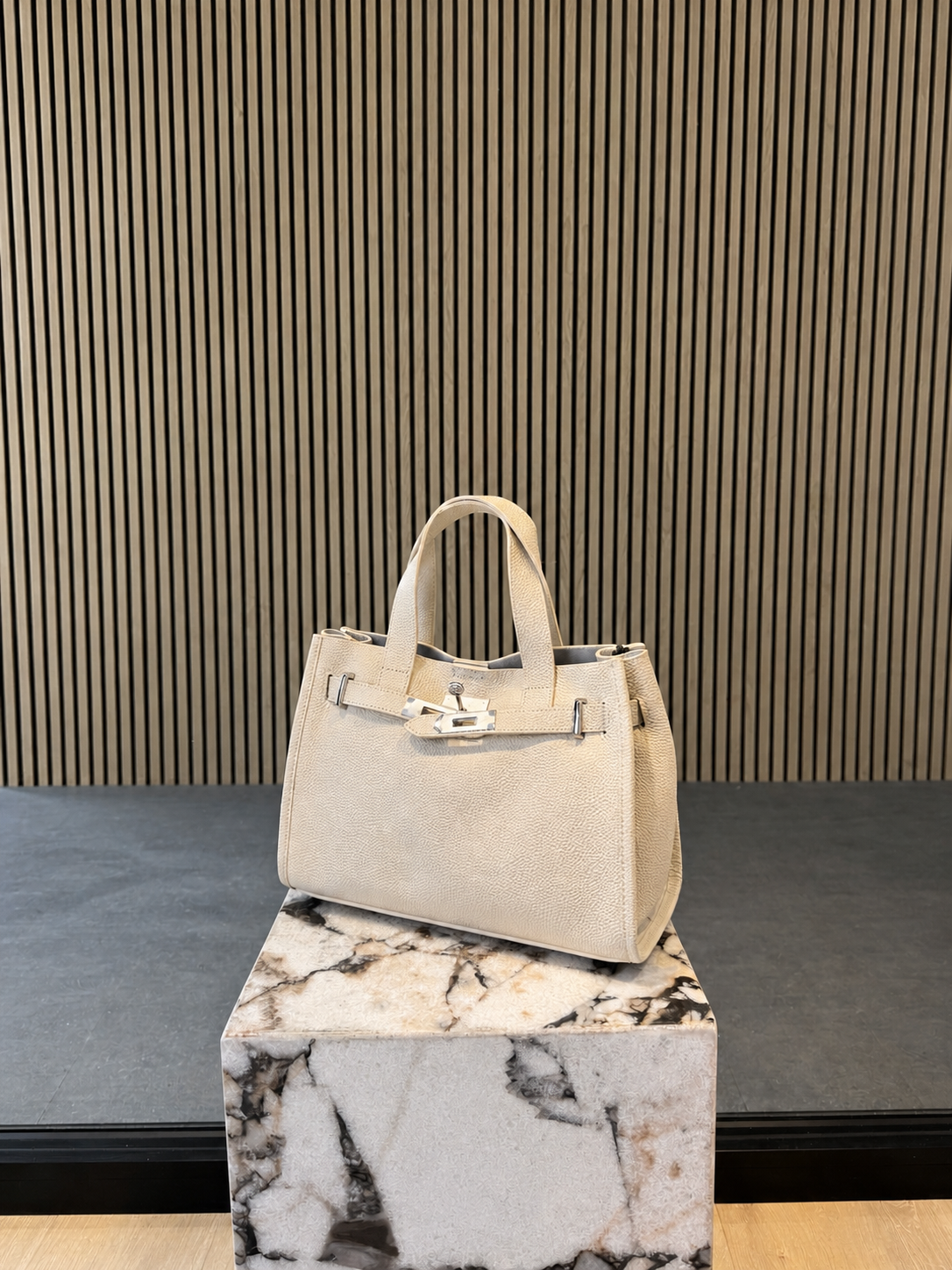 Cream Leather Handbag With Silver Hardware
