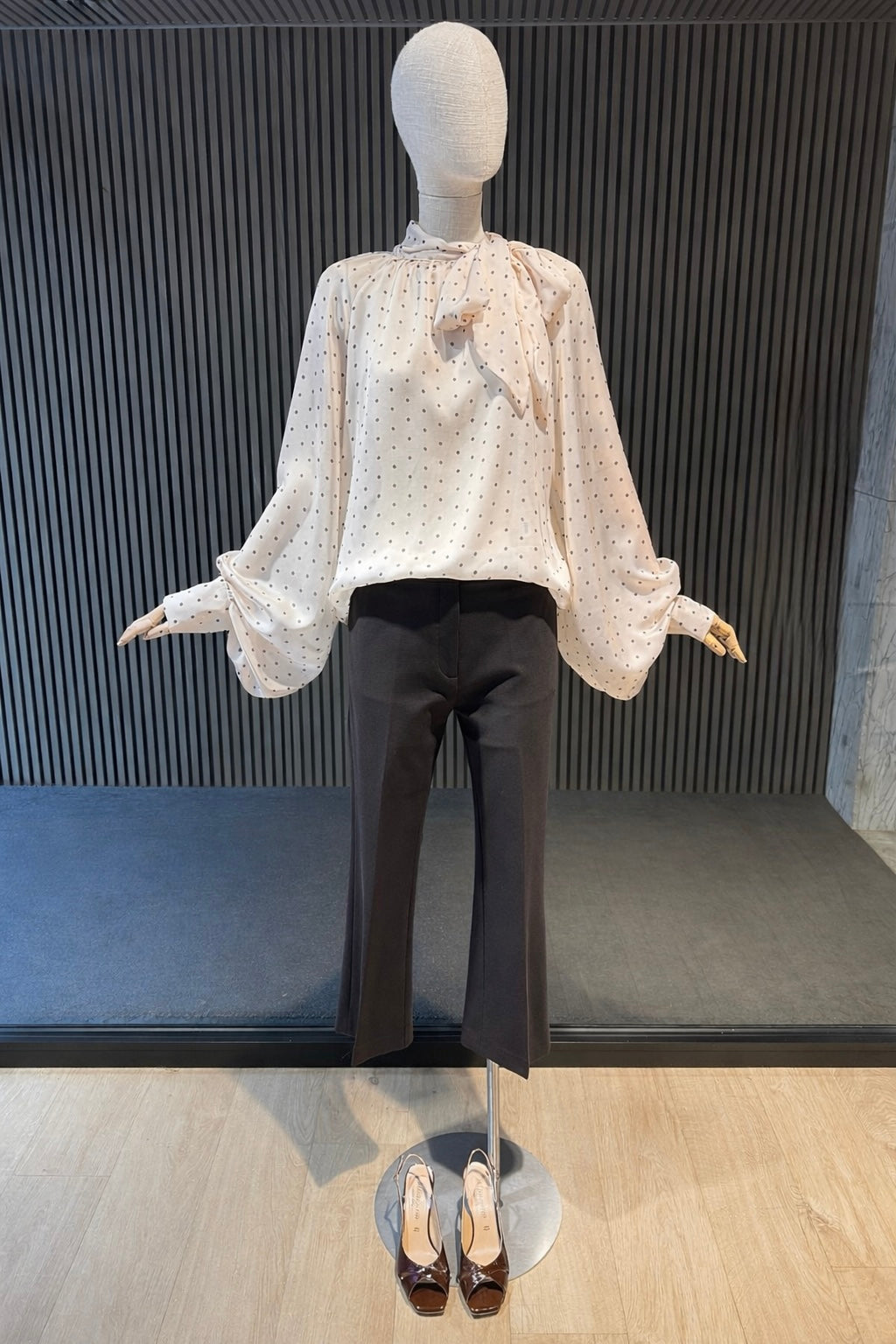 Relaxed Fit Women's Beige Polka Dot Blouse With Bow Tie Neck & Balloon Sleeves