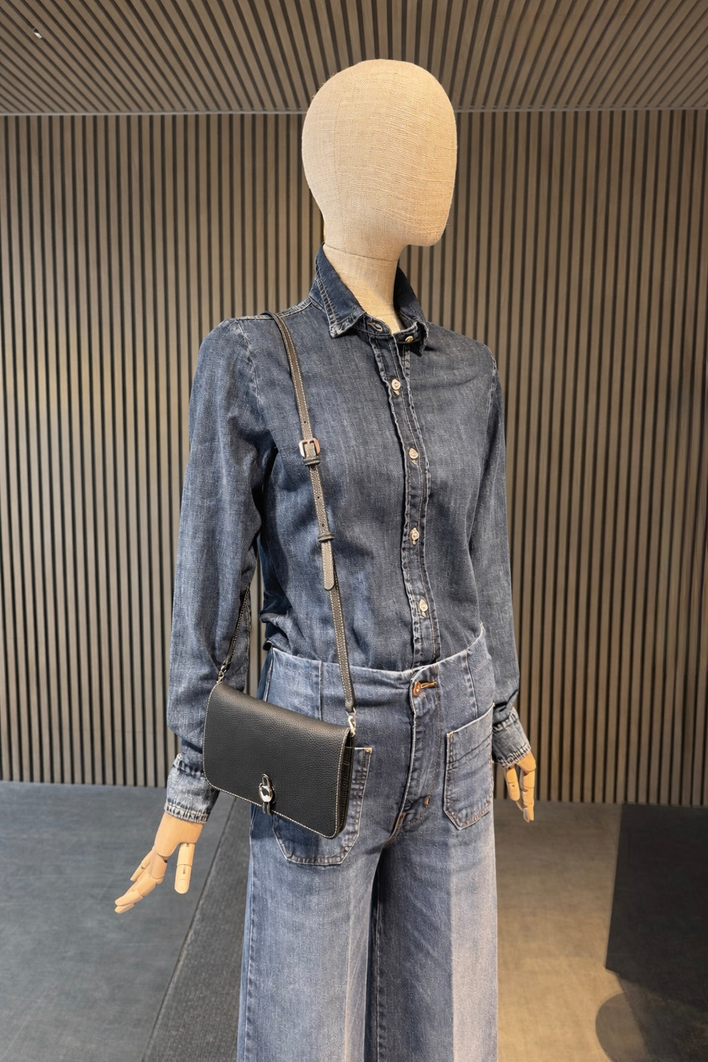 Luxe Black Leather Modular Crossbody Bag - Detachable Wallet & Adjustable Strap