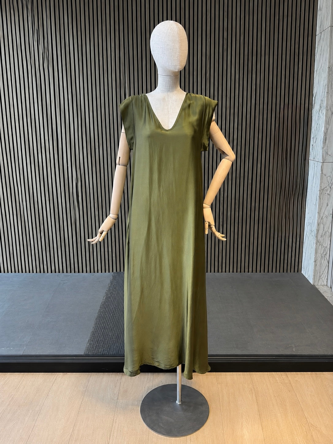 Women's Relaxed Fit Olive Green V-Neck Maxi Dress With Cap Sleeves