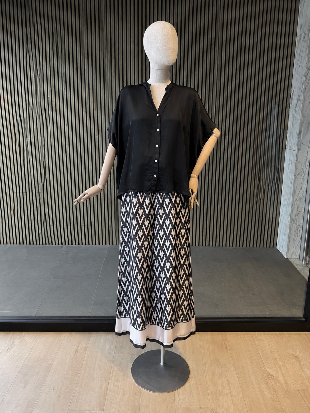 Black & Ivory Geometric Print Wide-Leg Trousers With Tie Waist