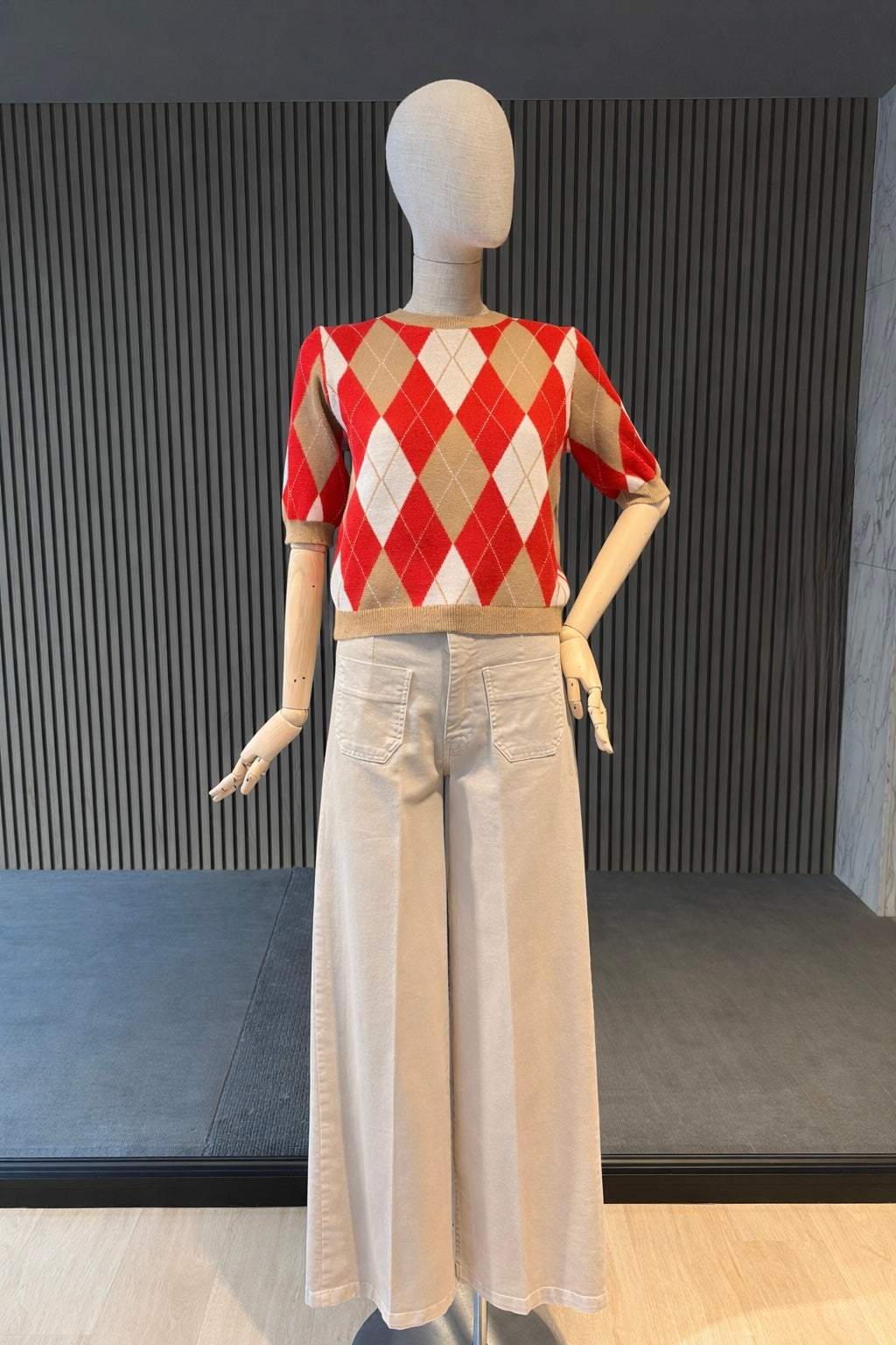 Red & Beige Argyle Knit Top - Short Sleeve Diamond Sweater