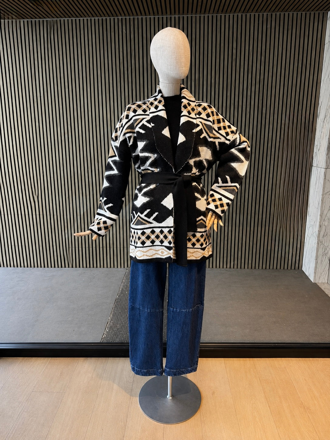 Women's Black & Cream Geometric Knit Cardigan With Belt