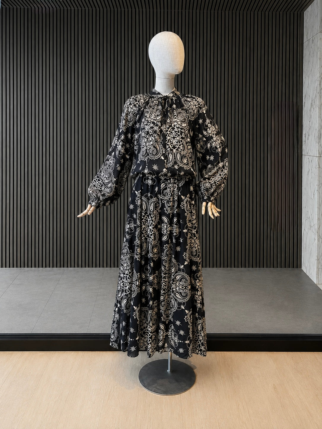 Black & Beige Paisley Print Tie-Neck Blouse - Balloon Sleeves