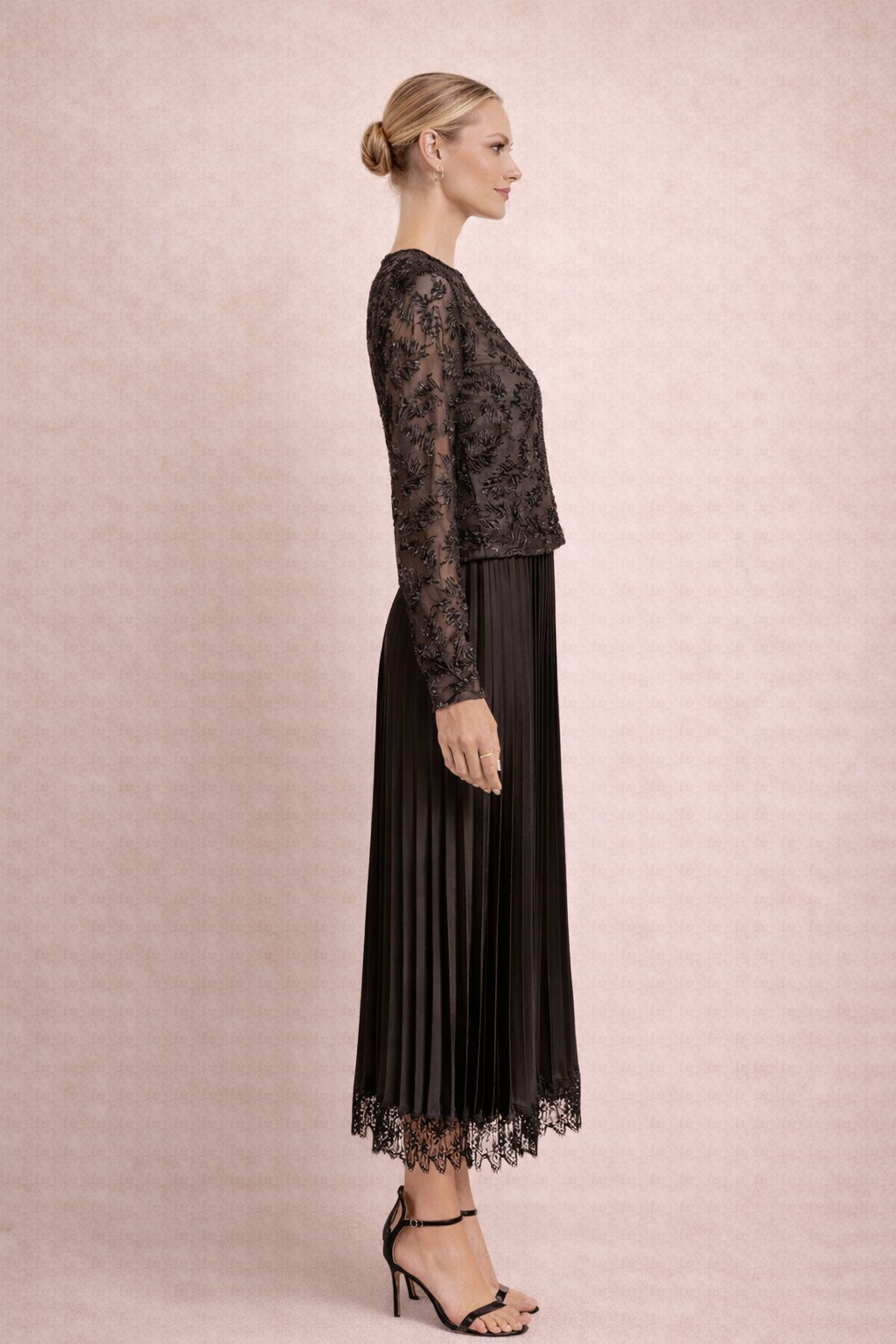 Black pleated skirt with lace ending