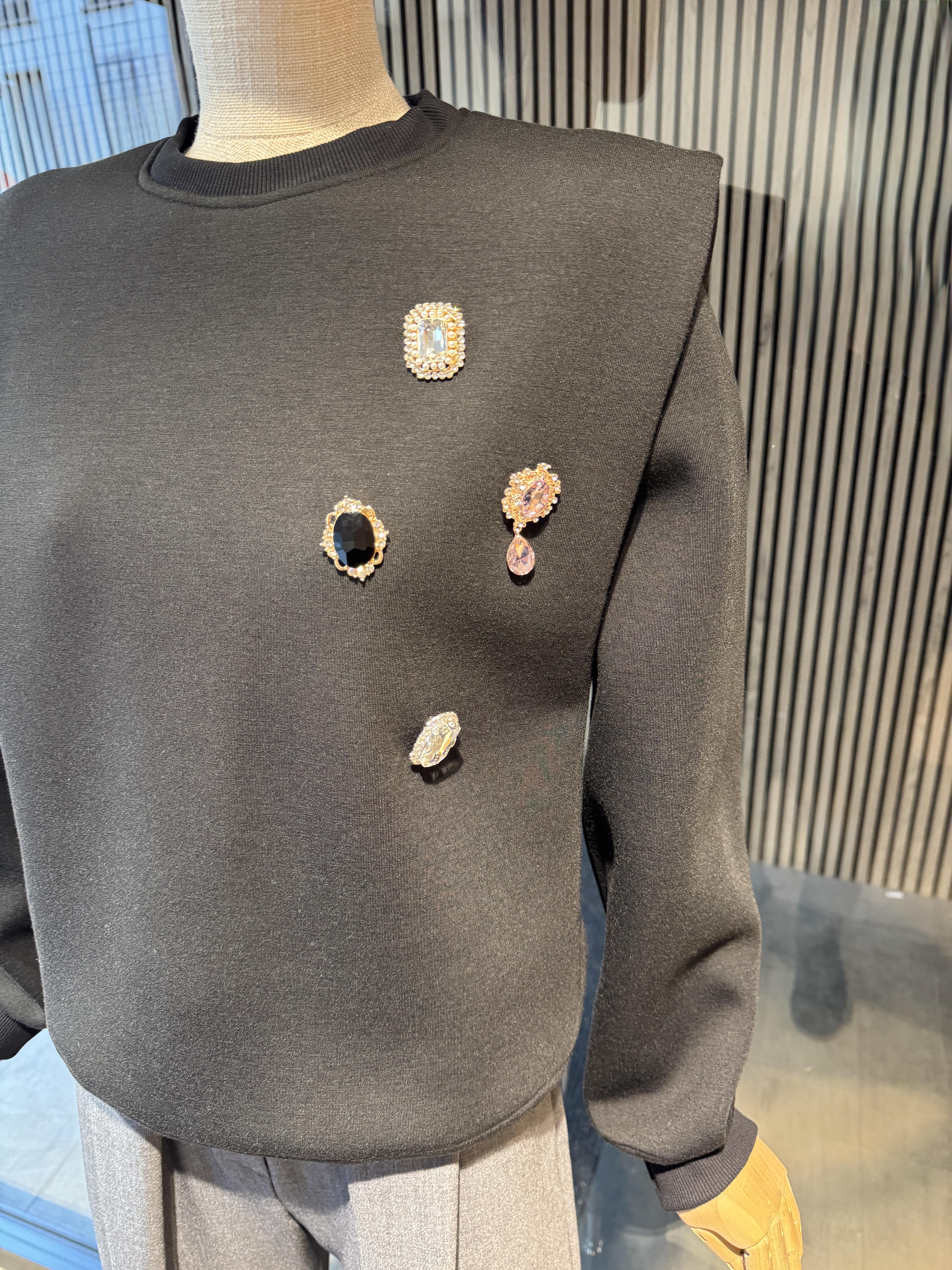 Relaxed fit black sweatshirt with crystal accessories