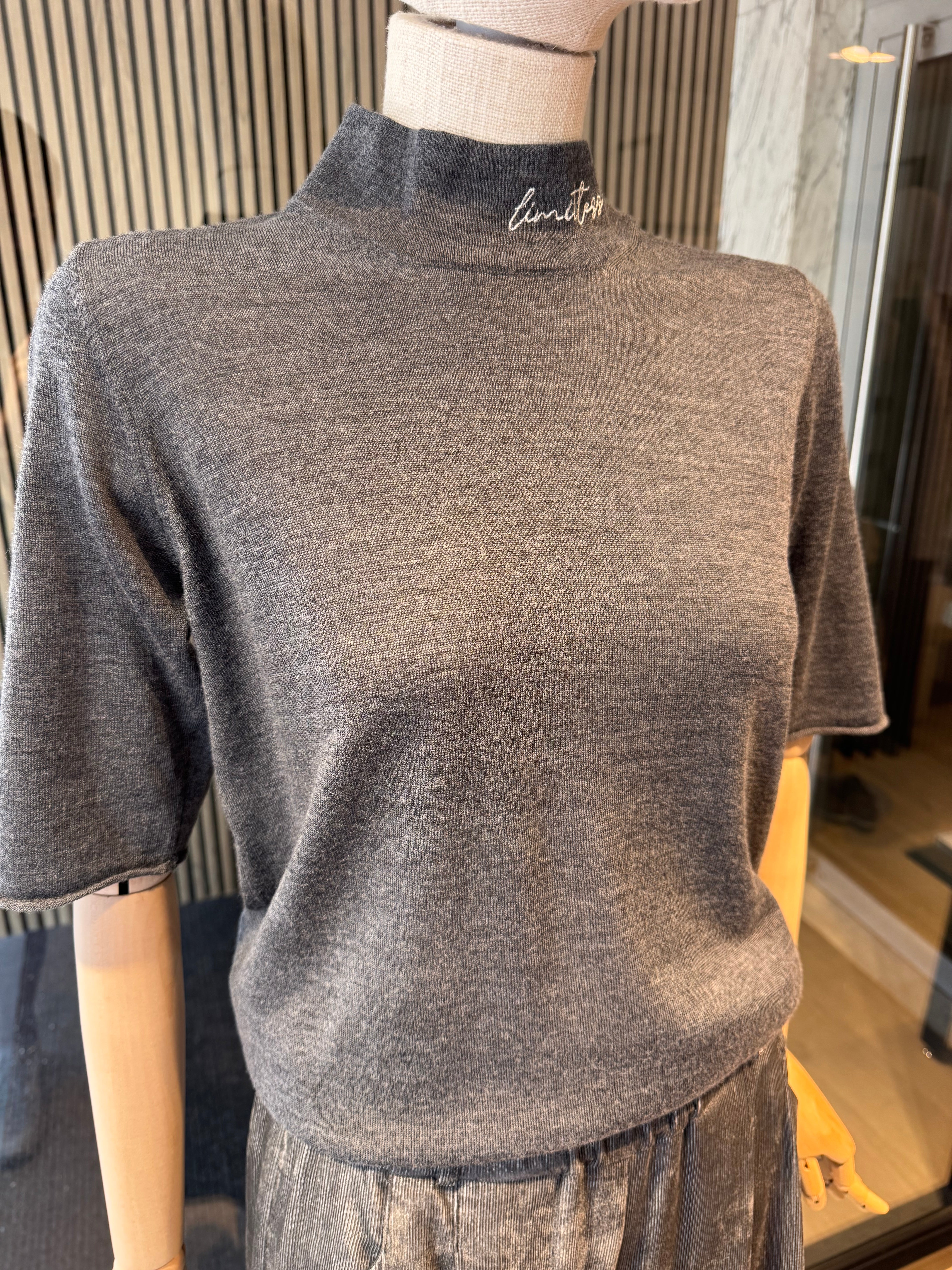 Short sleeves knit top