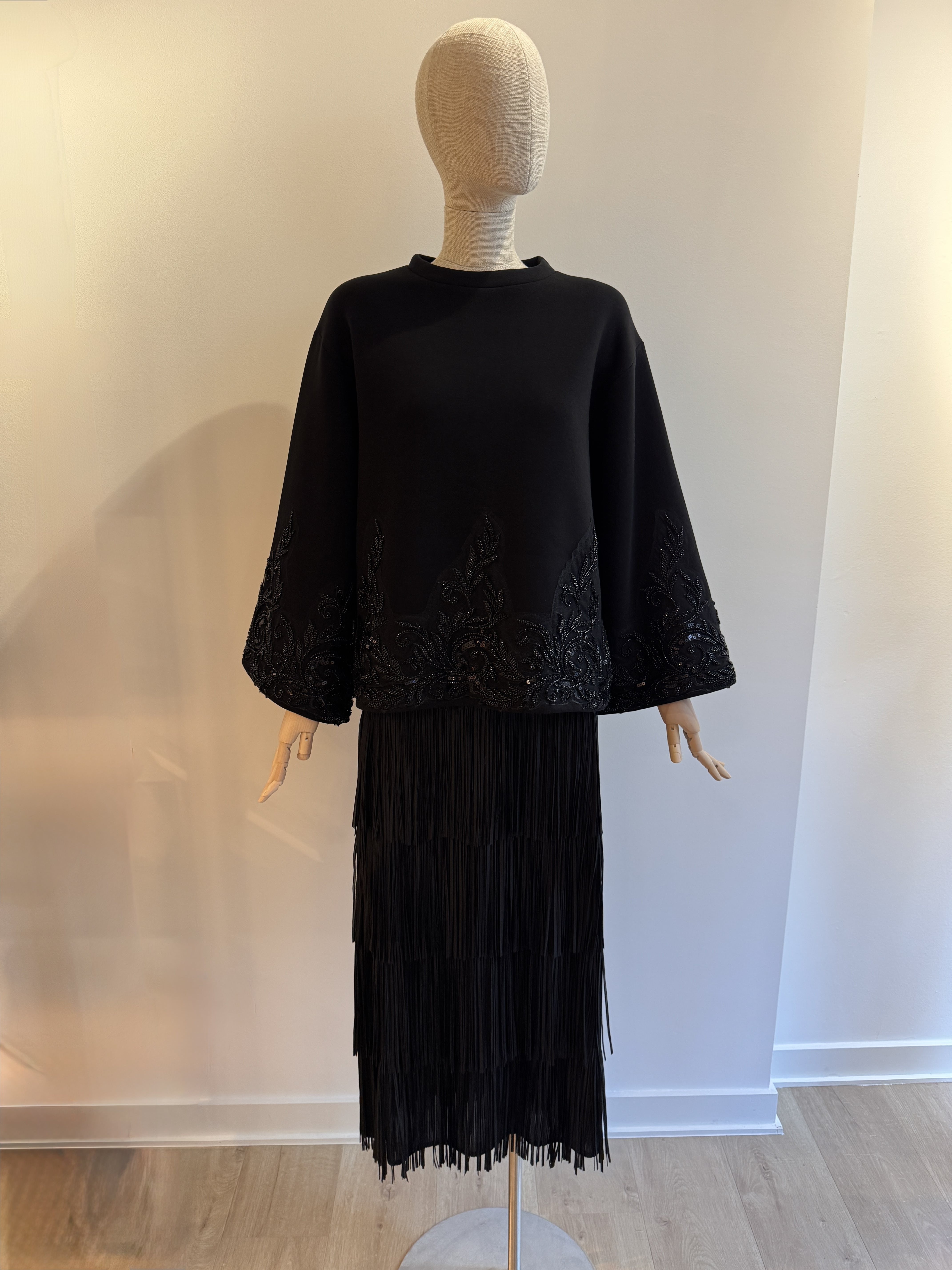 Relaxed fit black sweatshirt with black embroideries