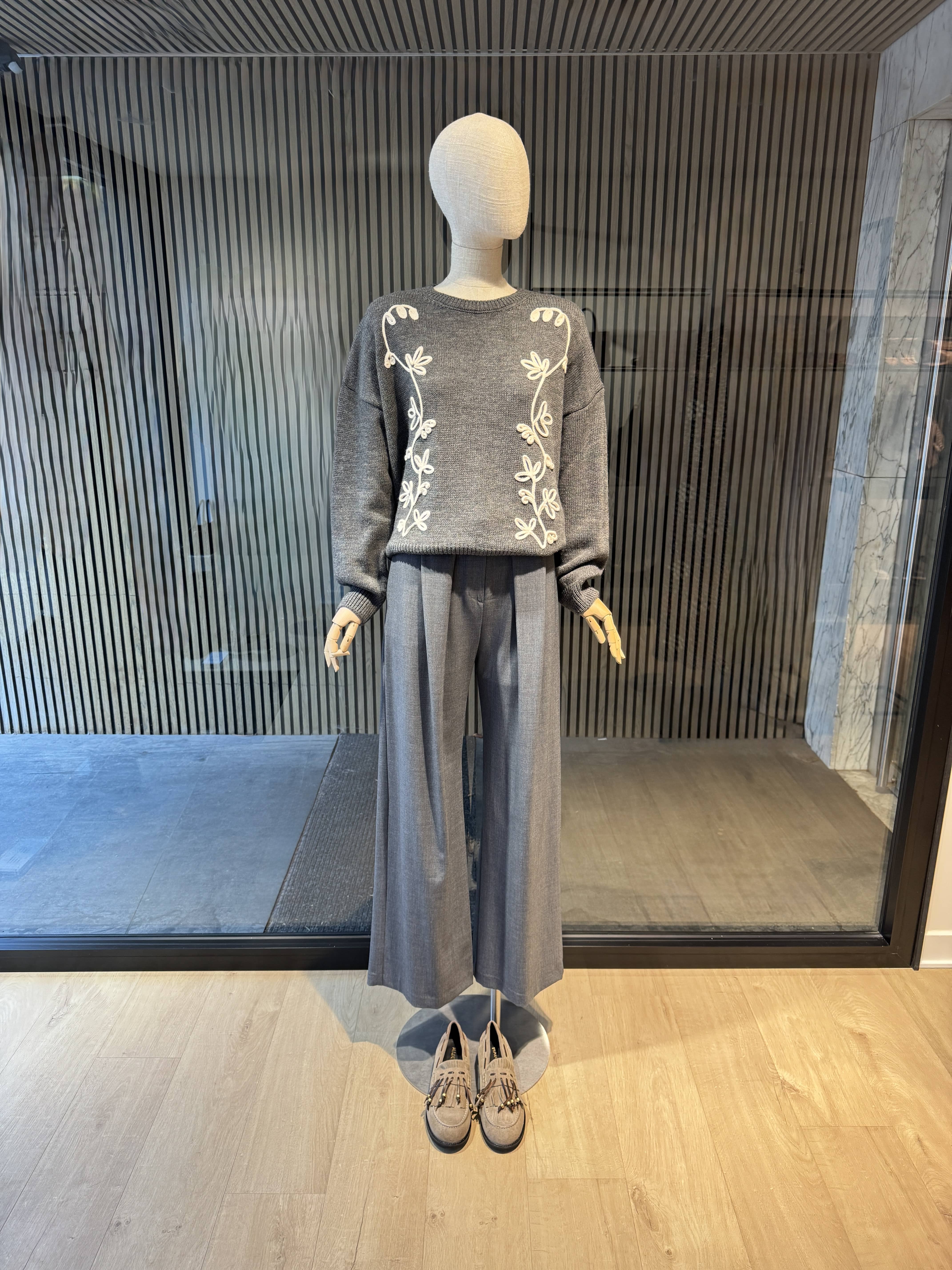 relaxed fit grey sweater with white embroideries