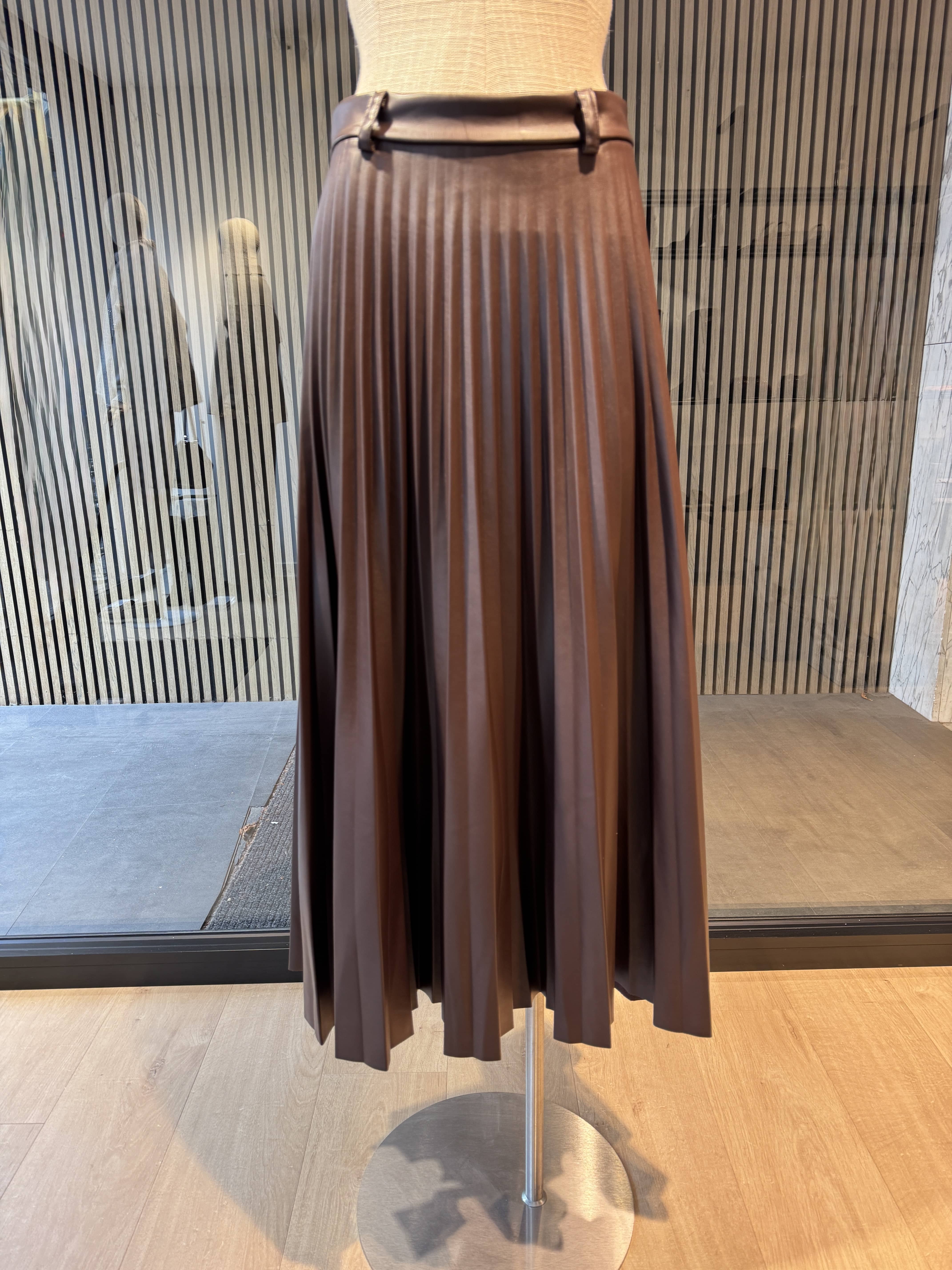 Faux leather pleated brown skirt