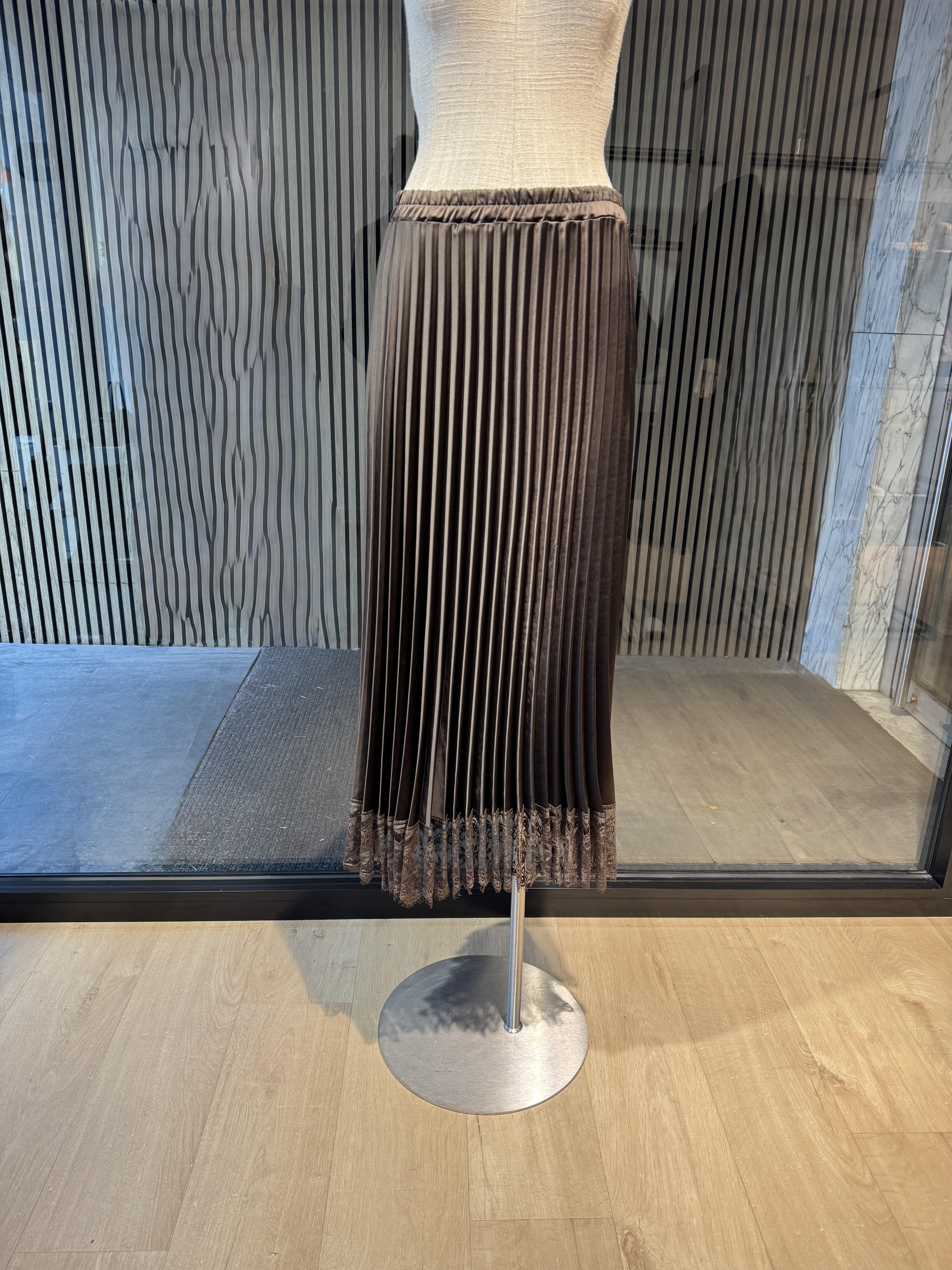 Long brown pleated skirt with lace