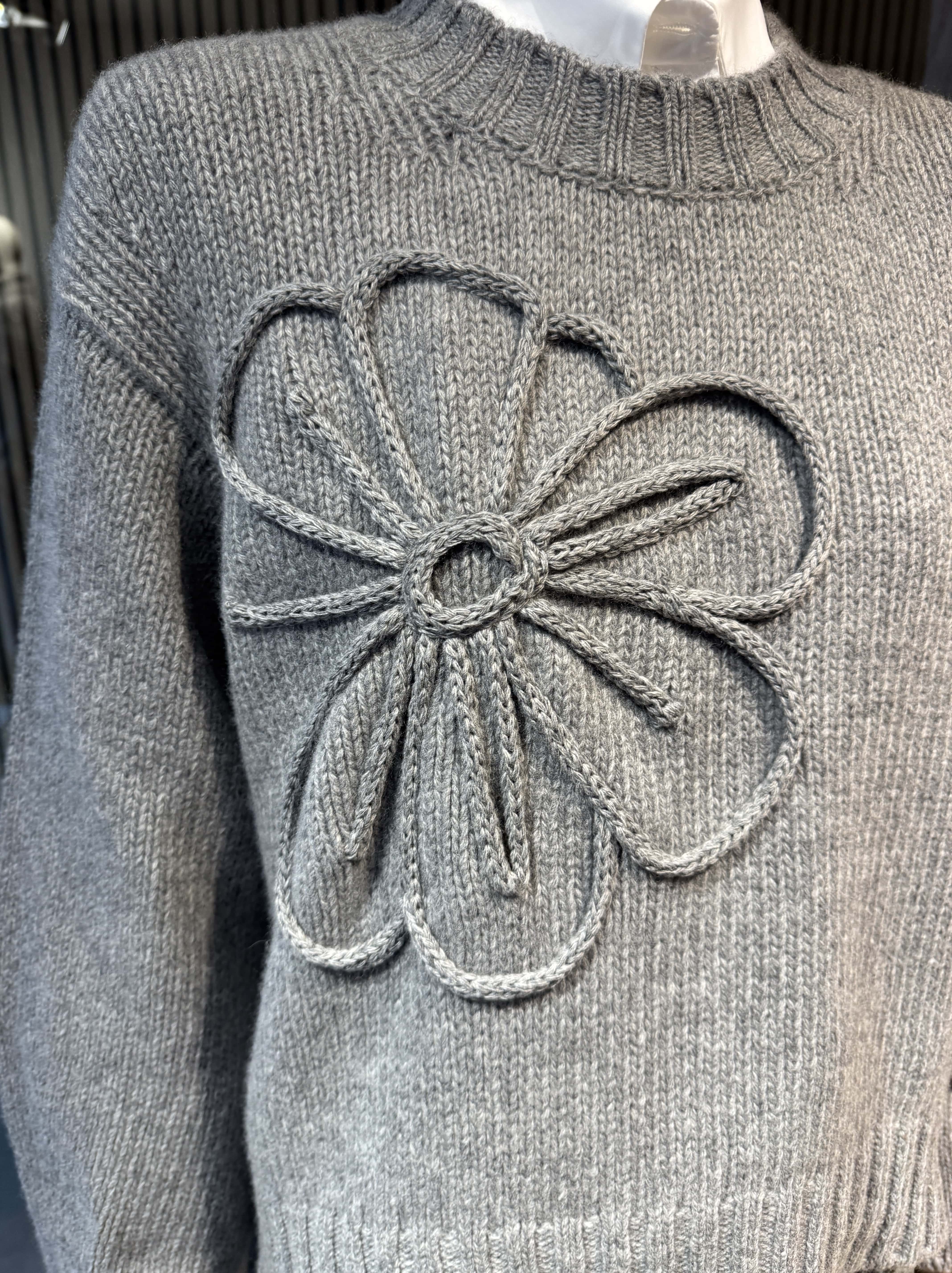 Relaxed fit grey sweater with knit embroideries