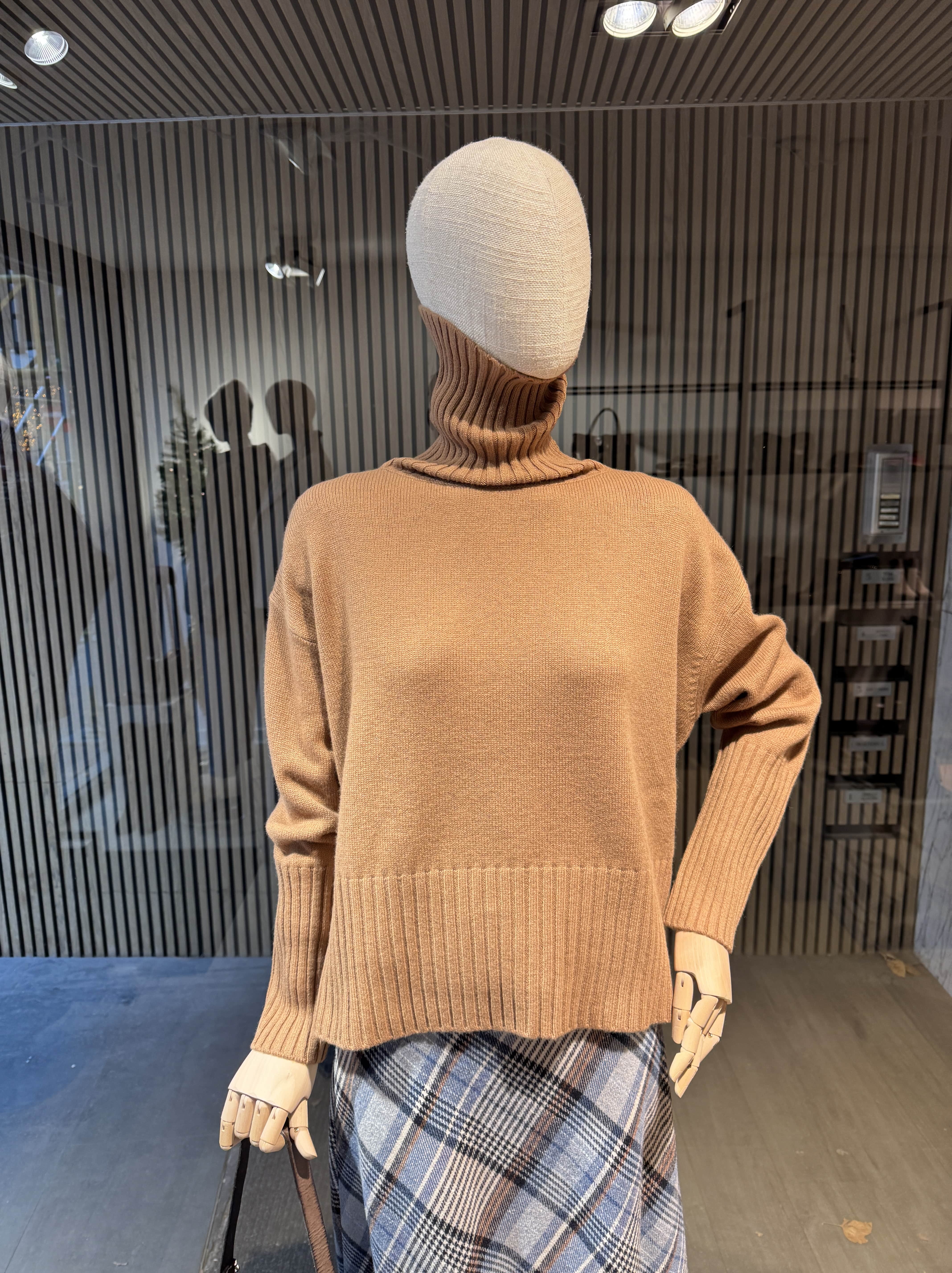 Relaxed fit camel sweater