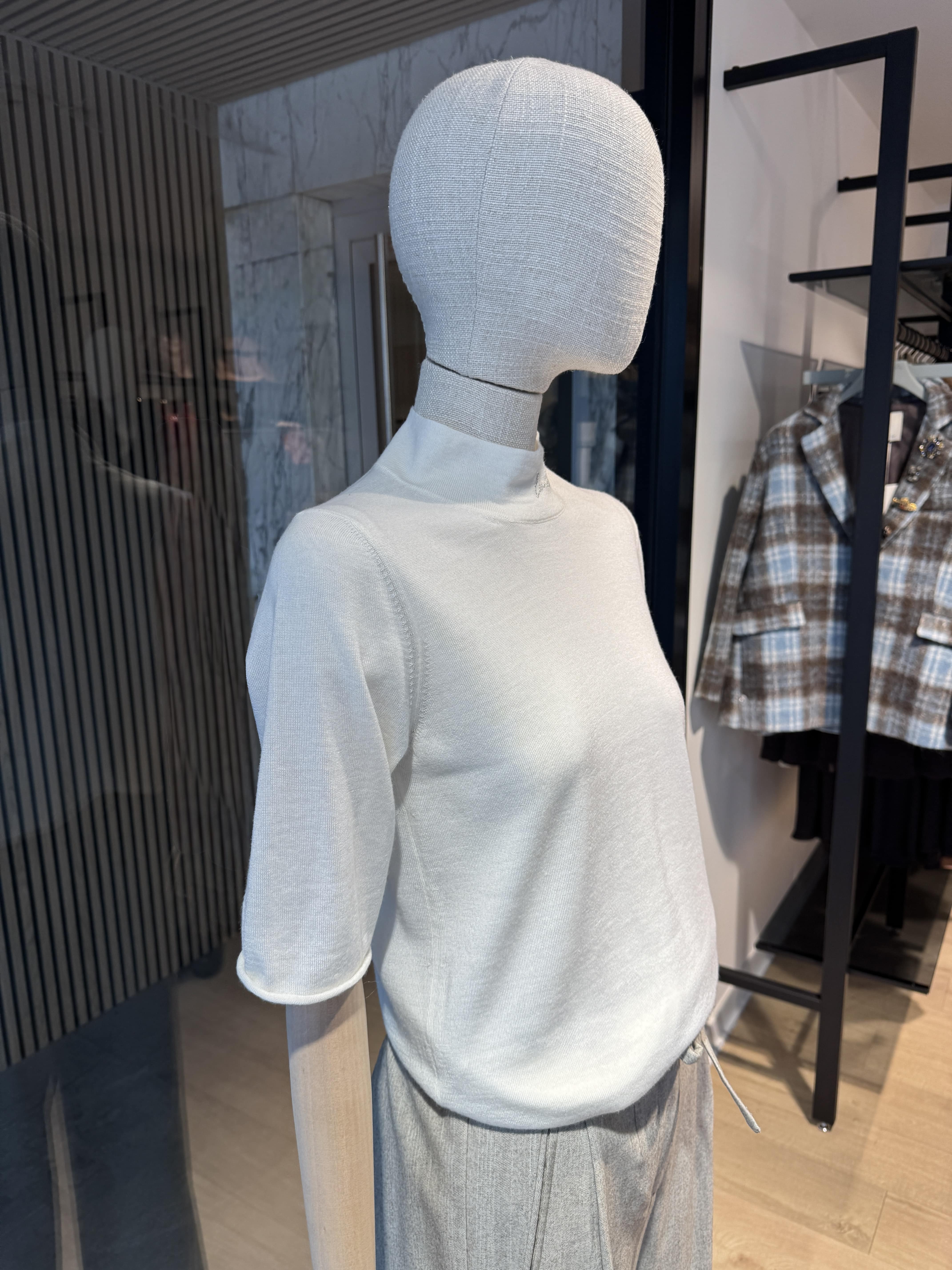 Short sleeves cream knit top