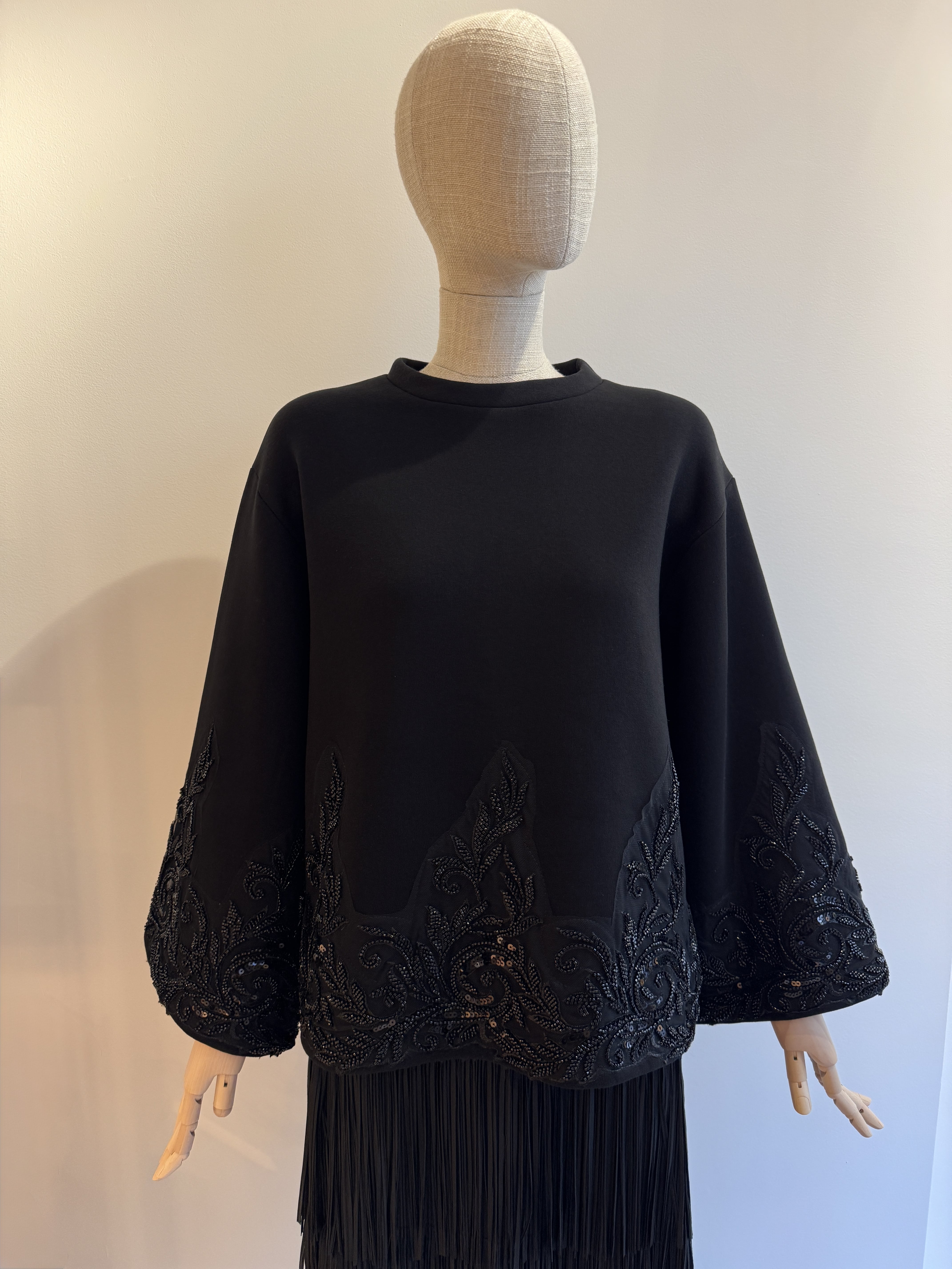 Relaxed fit black sweatshirt with black embroideries