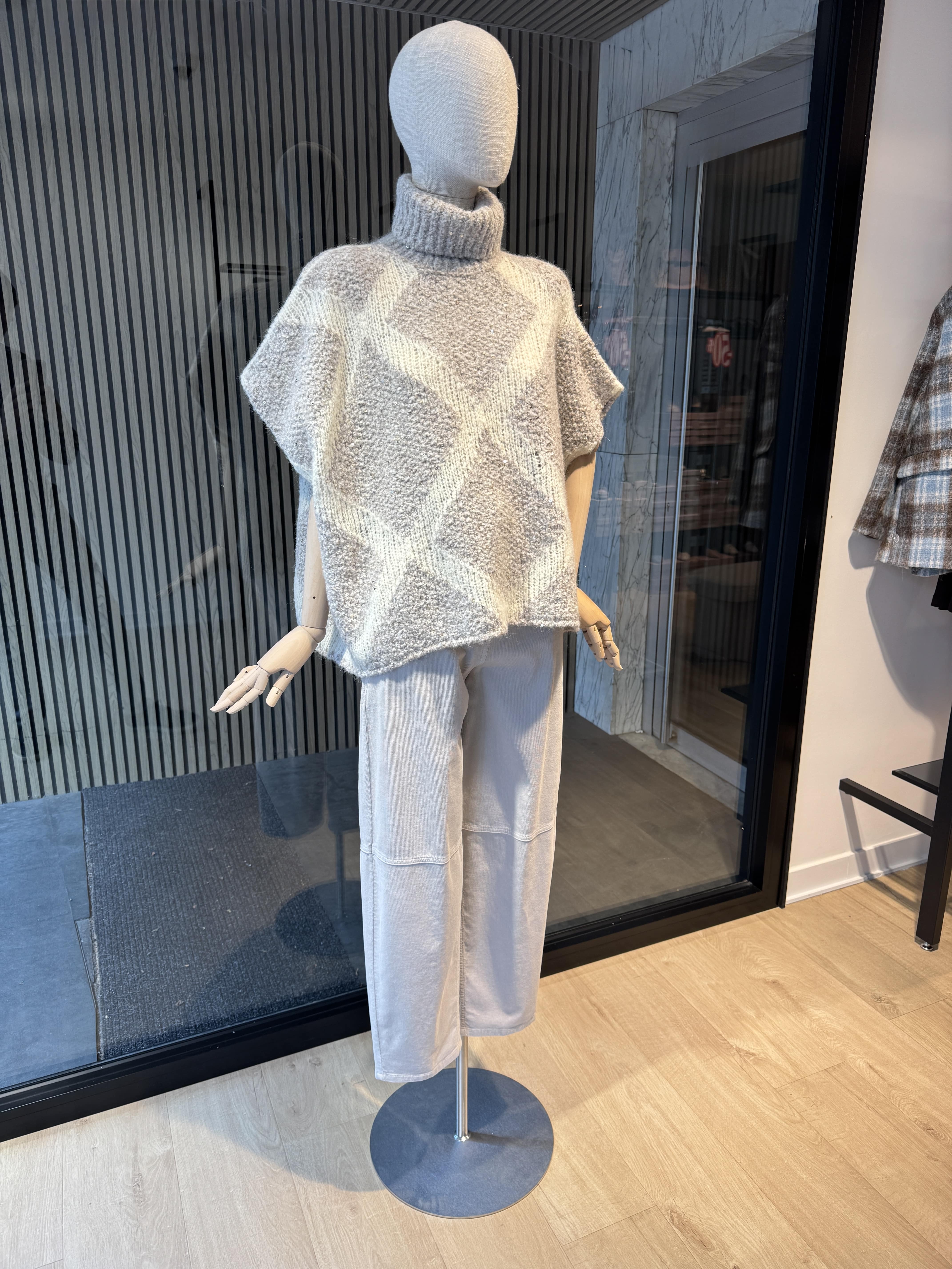Relaxed fit poncho